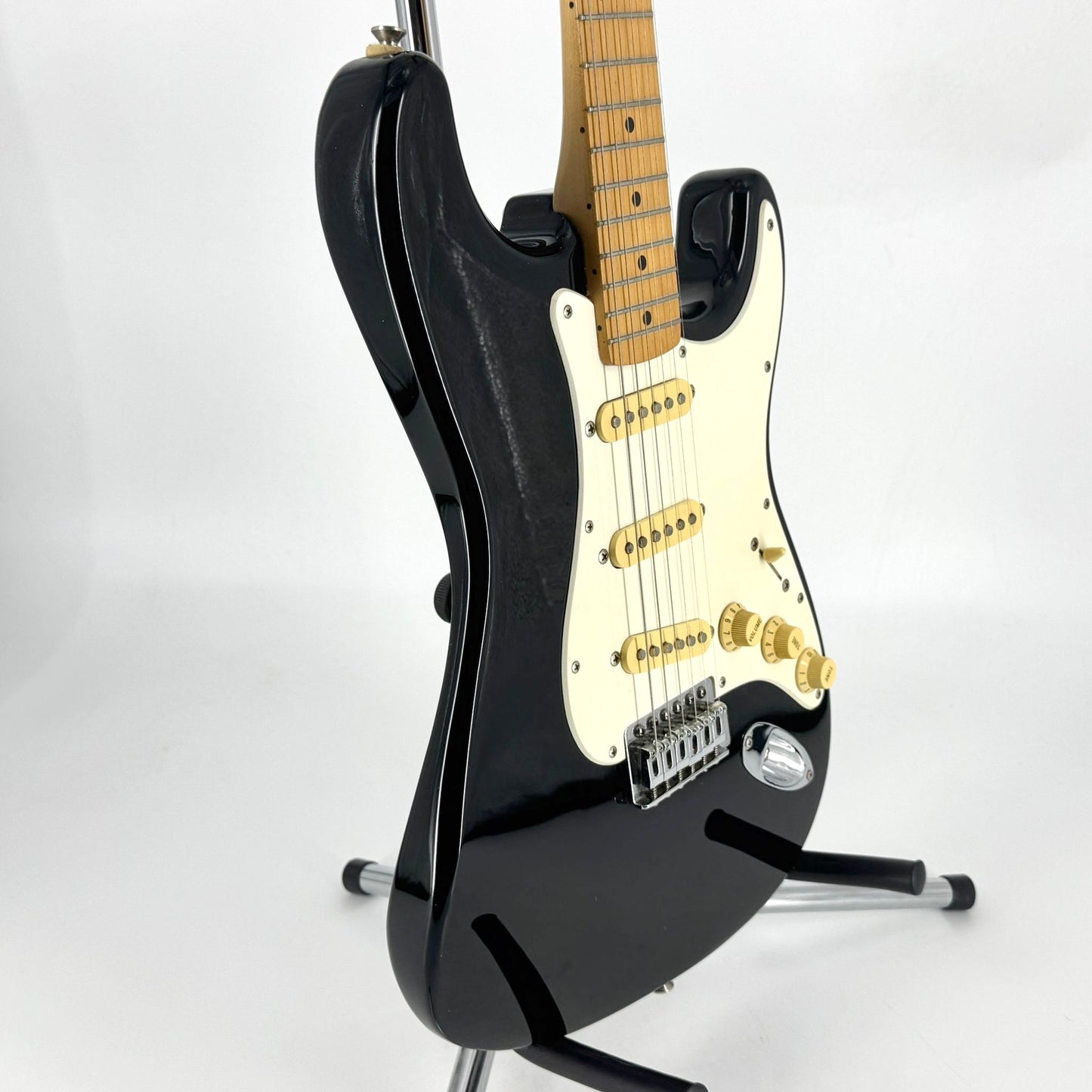 1995 Fender Squier Series Stratocaster – Black