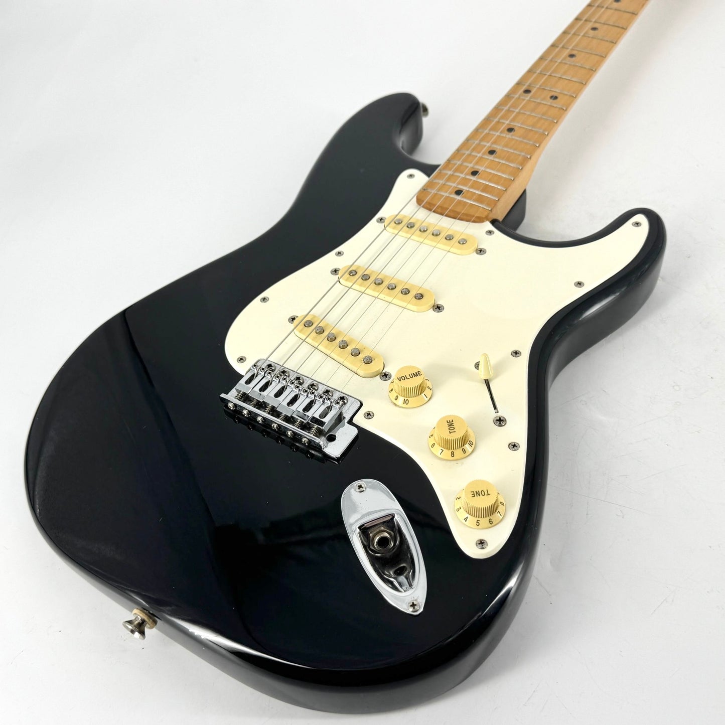 1995 Fender Squier Series Stratocaster – Black