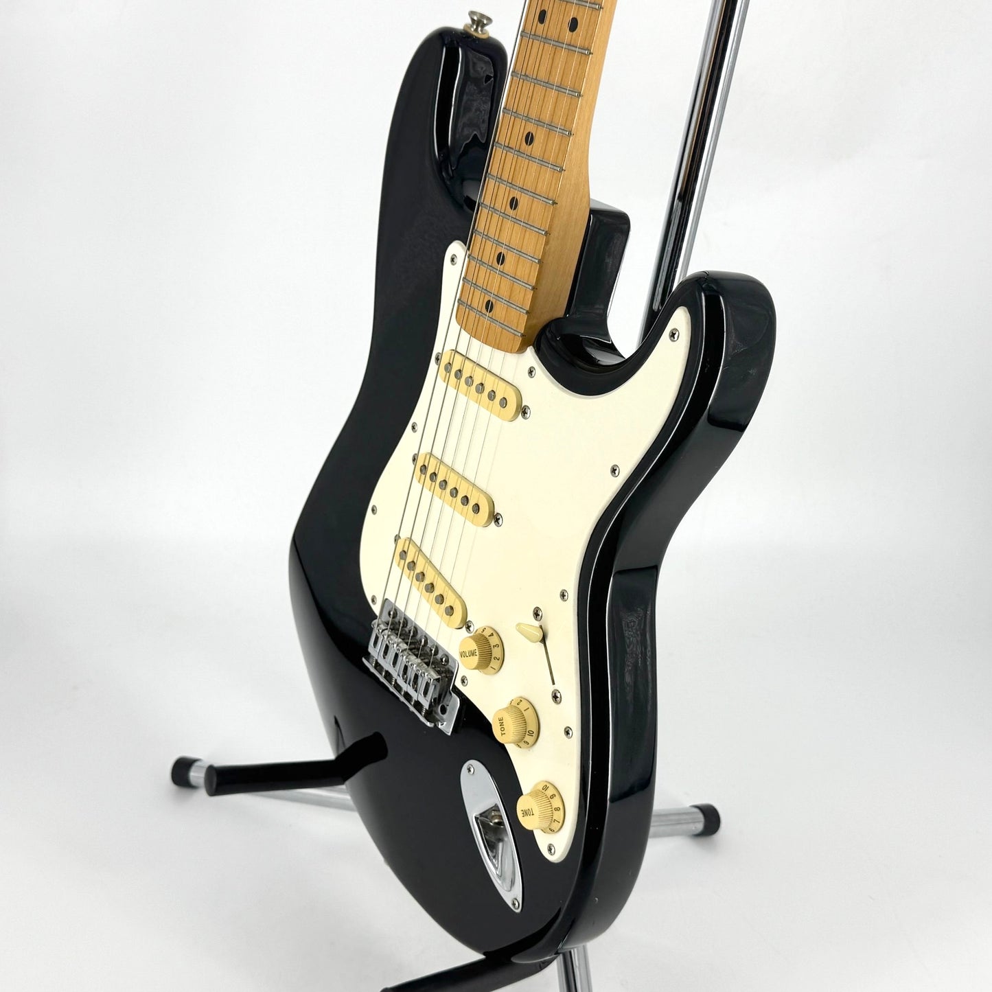 1995 Fender Squier Series Stratocaster – Black