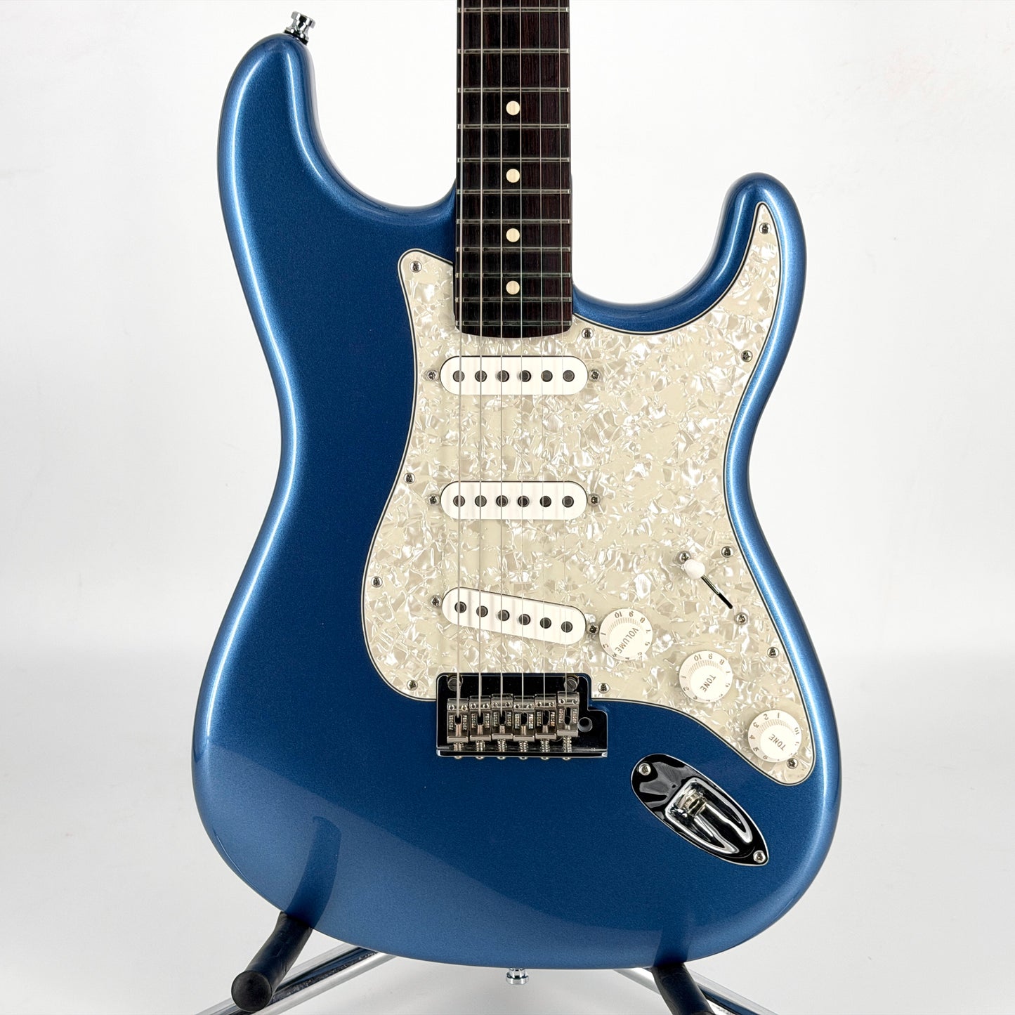2023 Fender Limited Edition American Professional II Stratocaster Solid Rosewood Neck - Lake Placid Blue