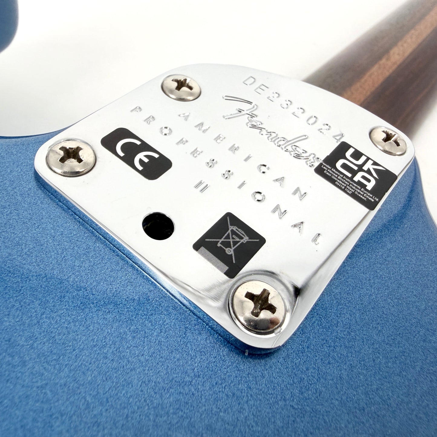 2023 Fender Limited Edition American Professional II Stratocaster Solid Rosewood Neck - Lake Placid Blue