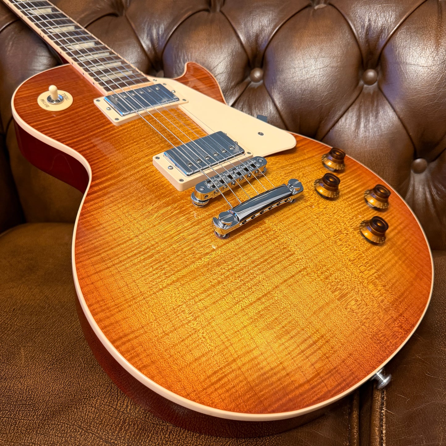 2016 Gibson Les Paul Standard Plus – Light Burst