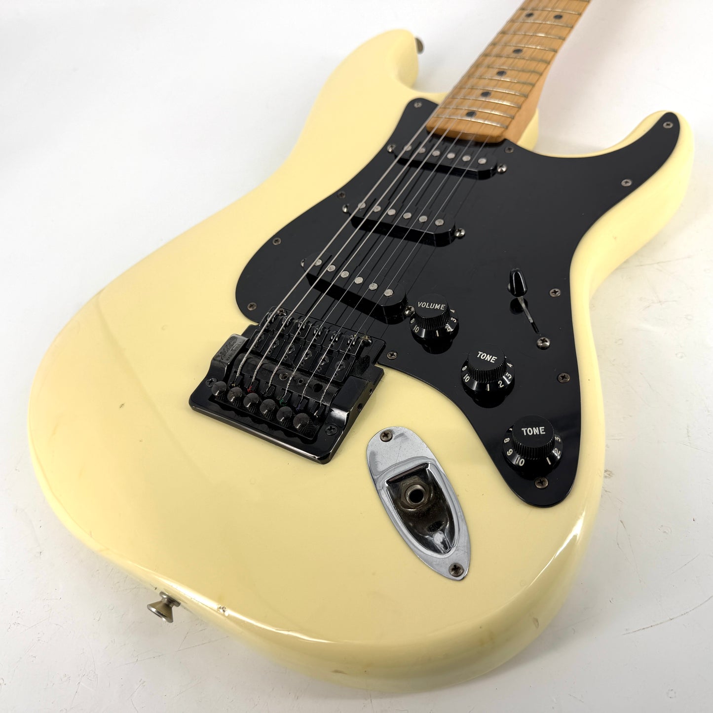 1977 Fender American Stratocaster – Olympic White