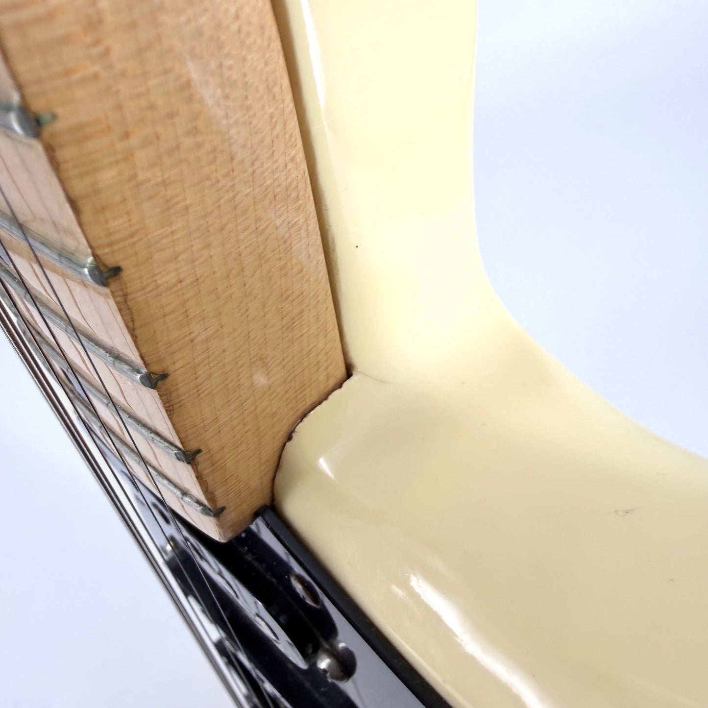 1977 Fender American Stratocaster – Olympic White