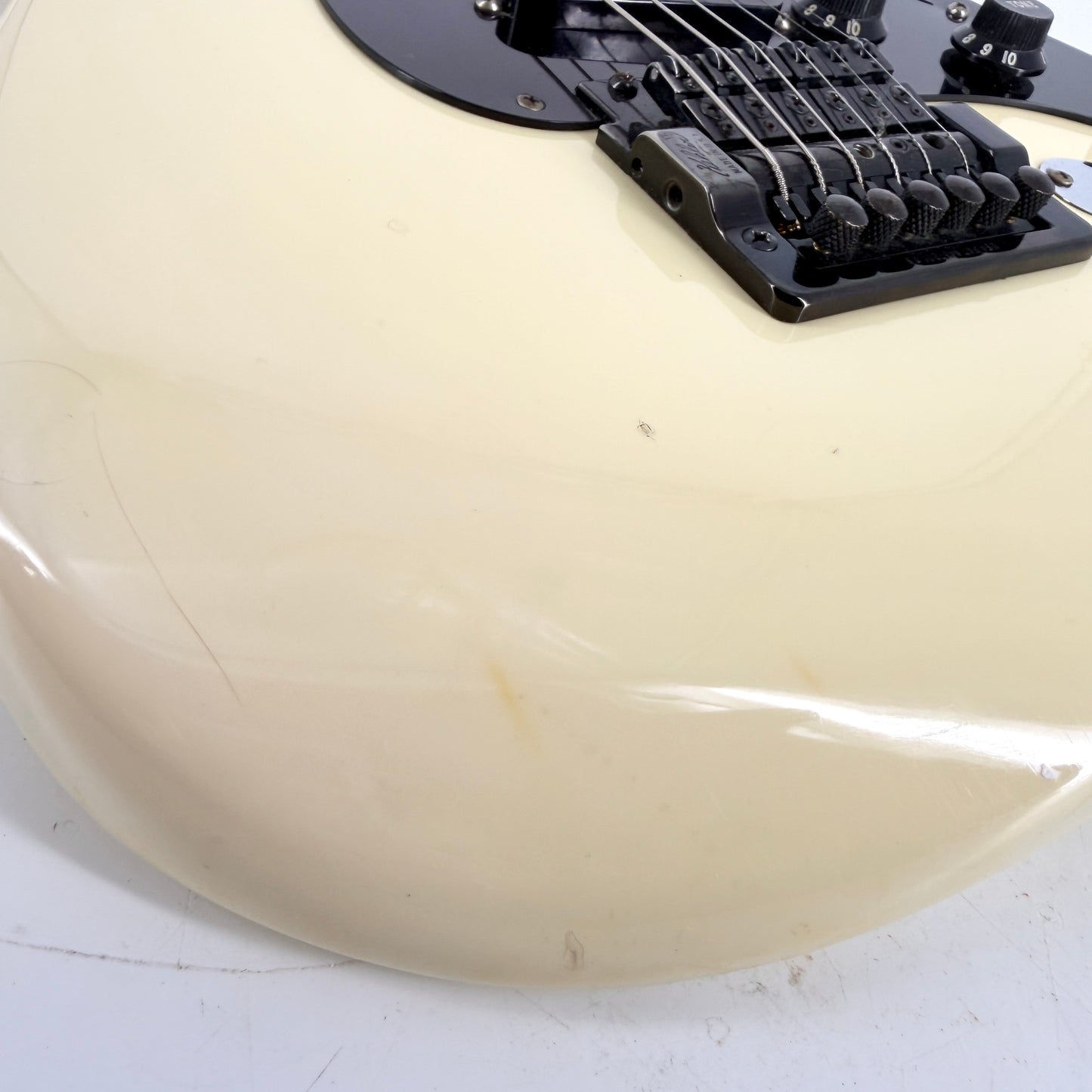 1977 Fender American Stratocaster – Olympic White