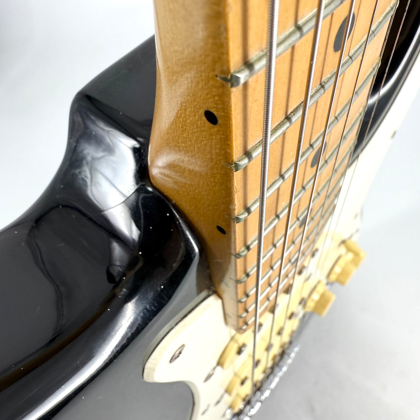 1995 Fender Squier Series Stratocaster – Black