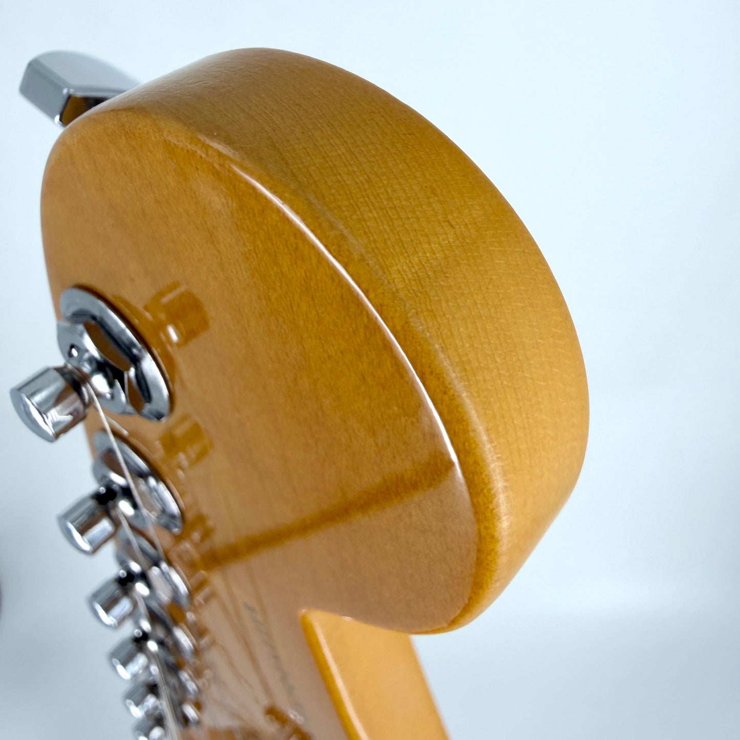 2023 Fender American Ultra Stratocaster – Arctic Pearl