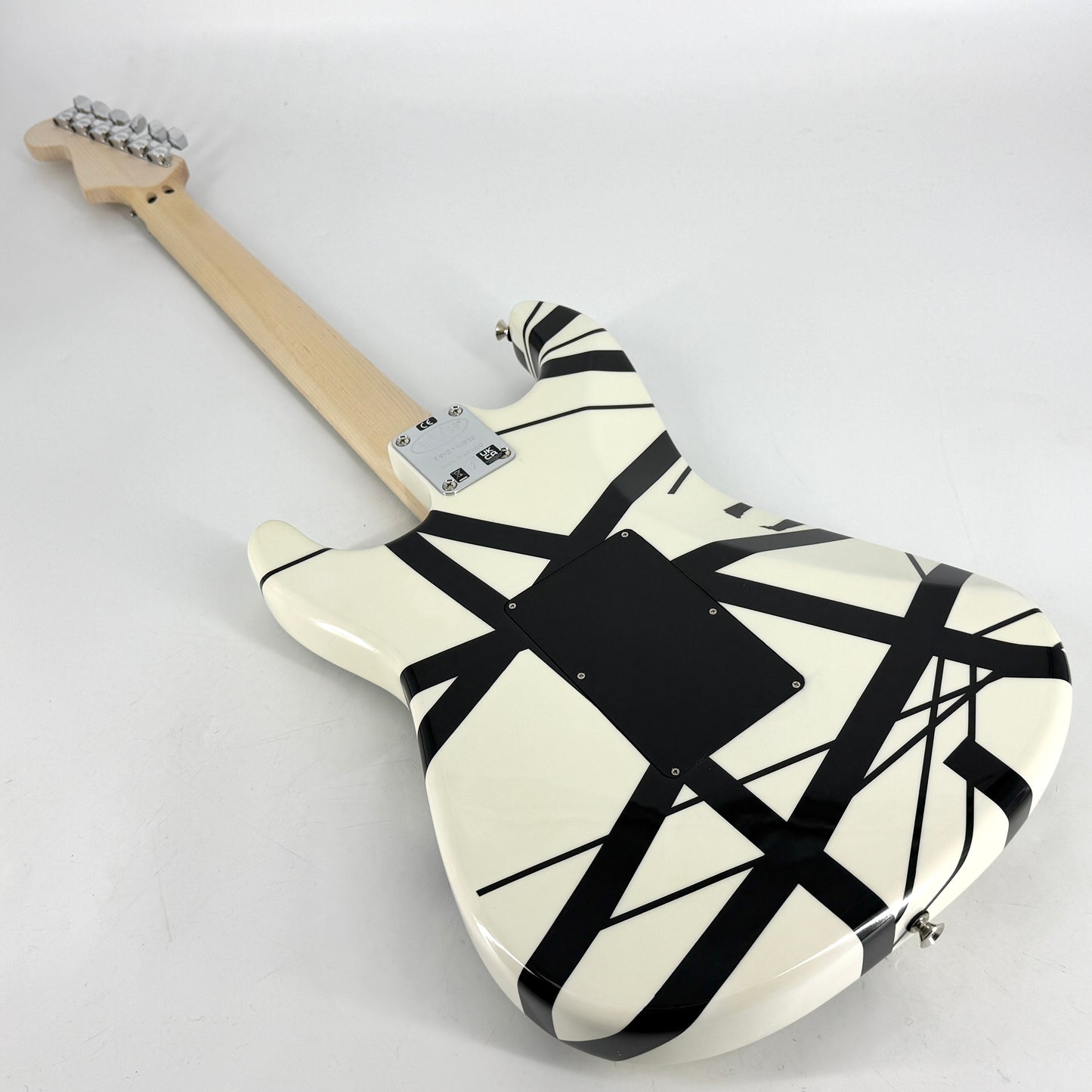 2021 EVH Striped Series – Black & White