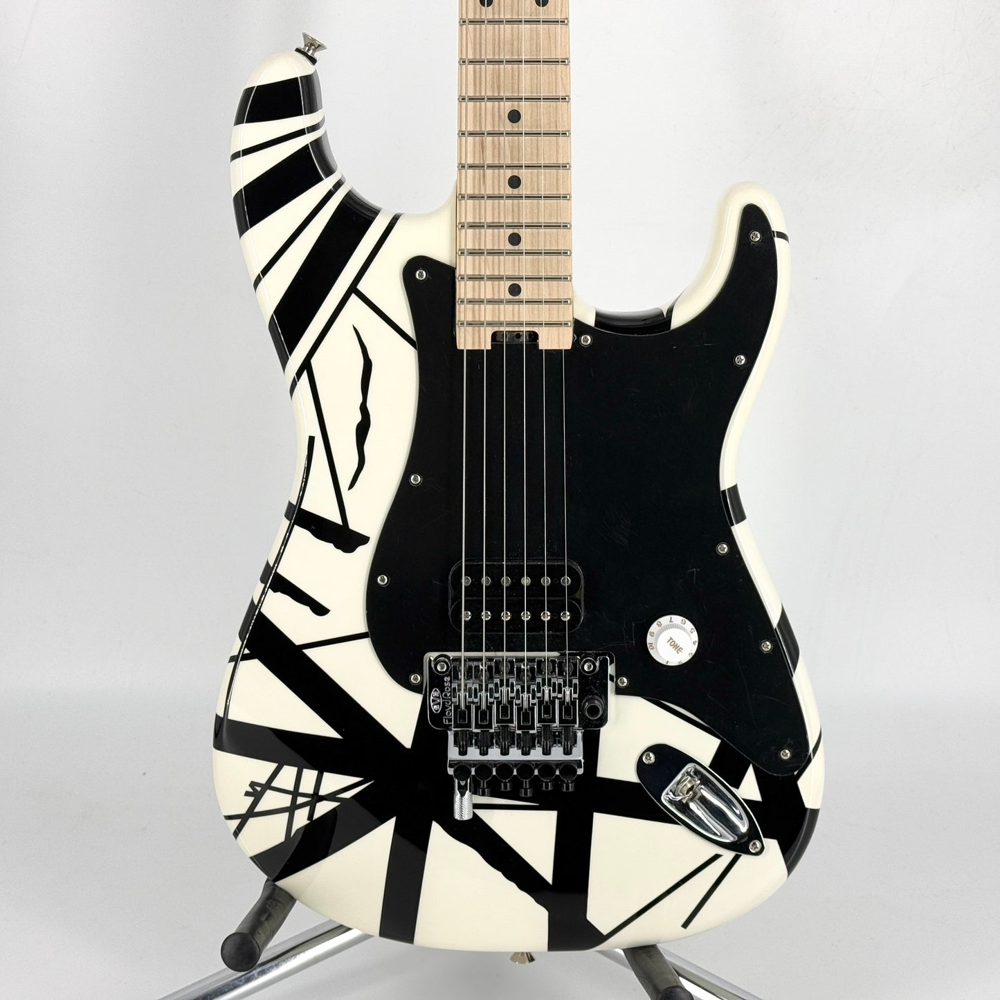 2021 EVH Striped Series – Black & White