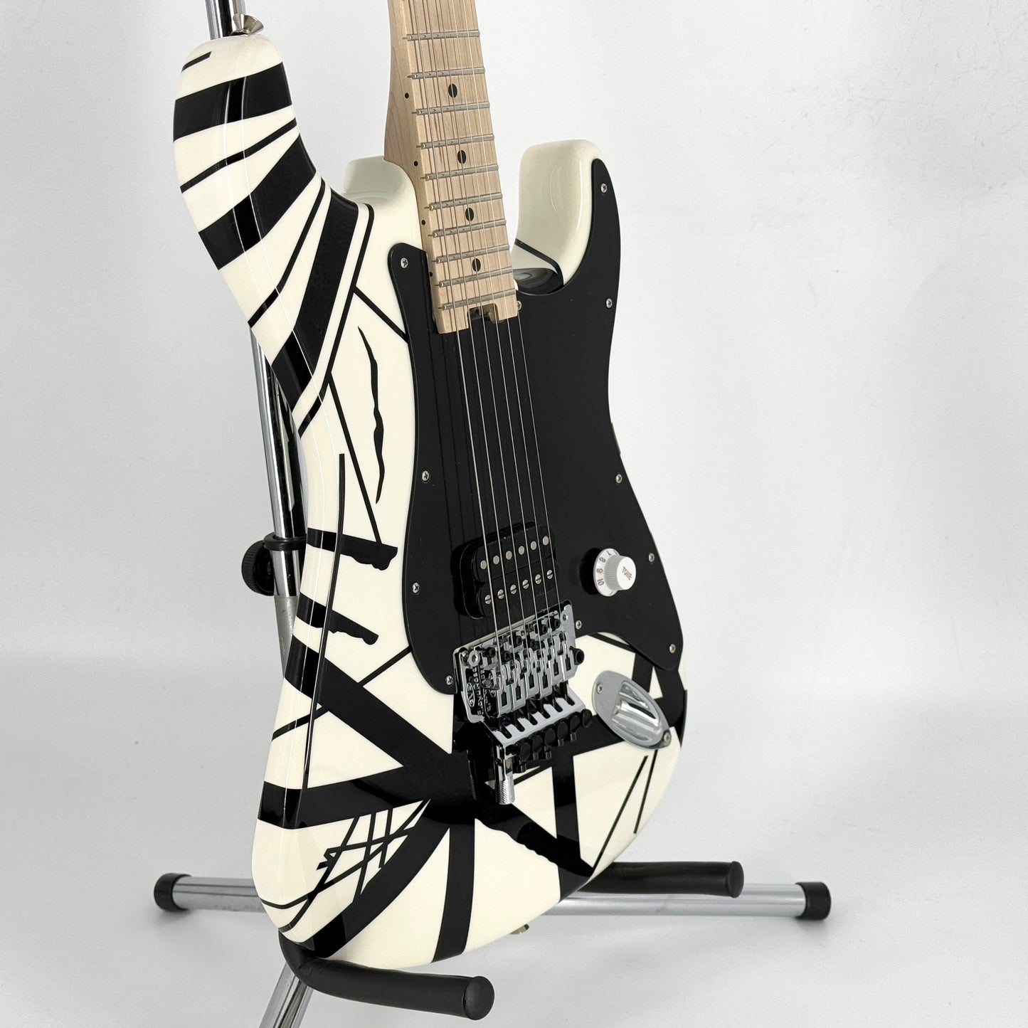 2021 EVH Striped Series – Black & White