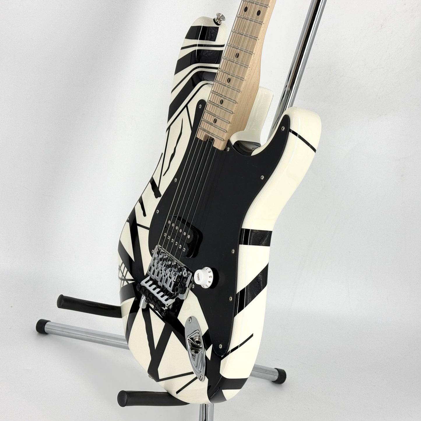 2021 EVH Striped Series – Black & White
