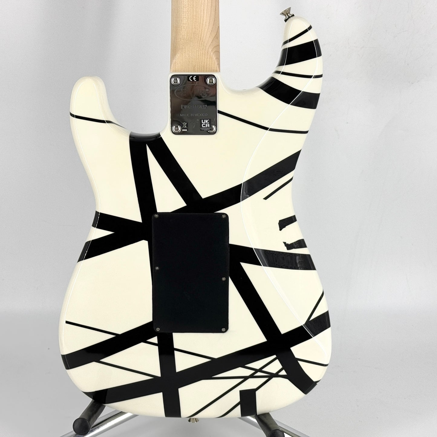 2021 EVH Striped Series – Black & White
