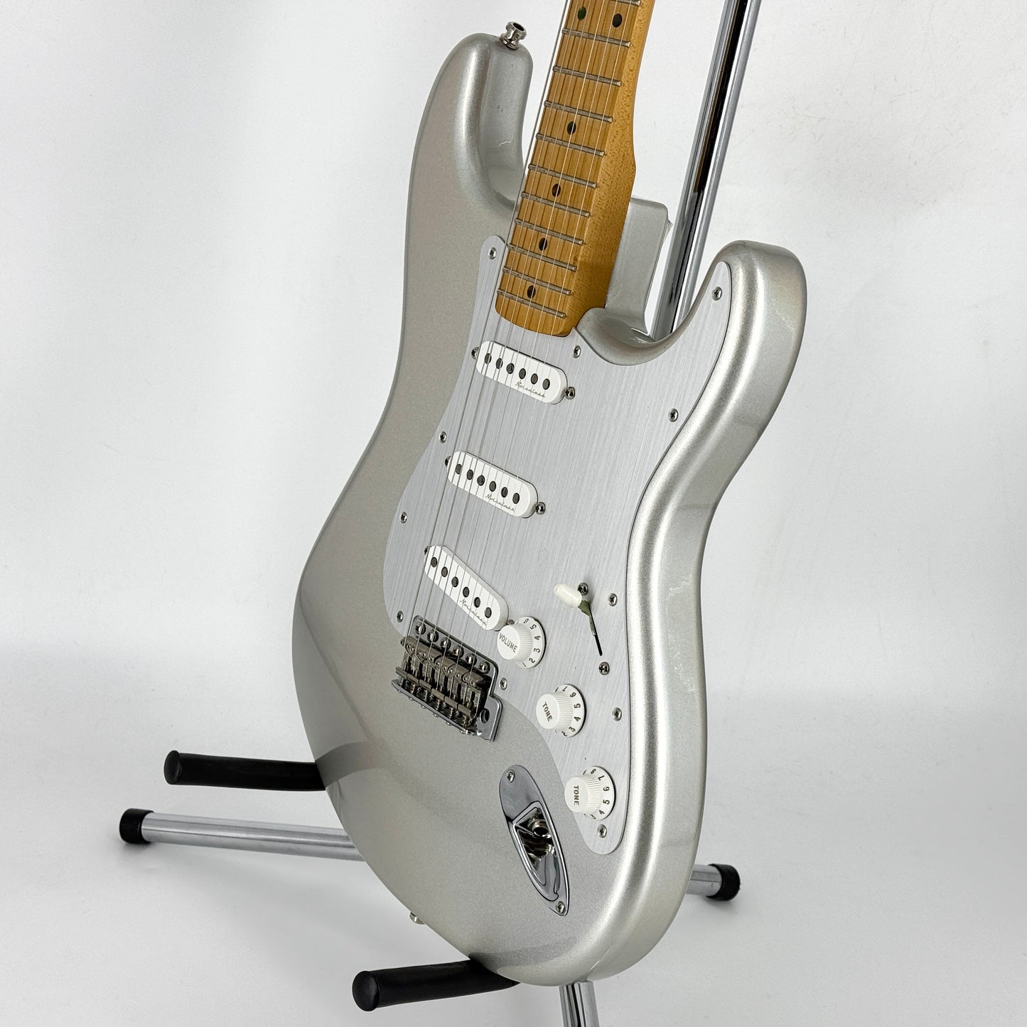 2020 FENDER H.E.R. Signature Stratocaster - Chrome Glow