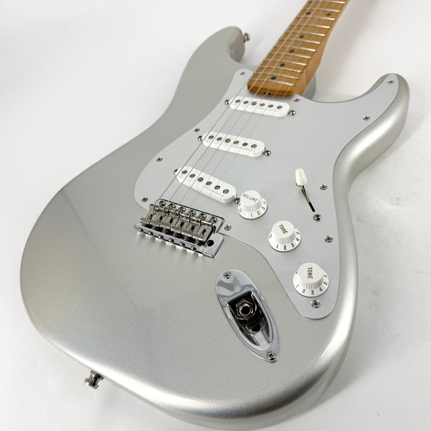 2020 FENDER H.E.R. Signature Stratocaster - Chrome Glow