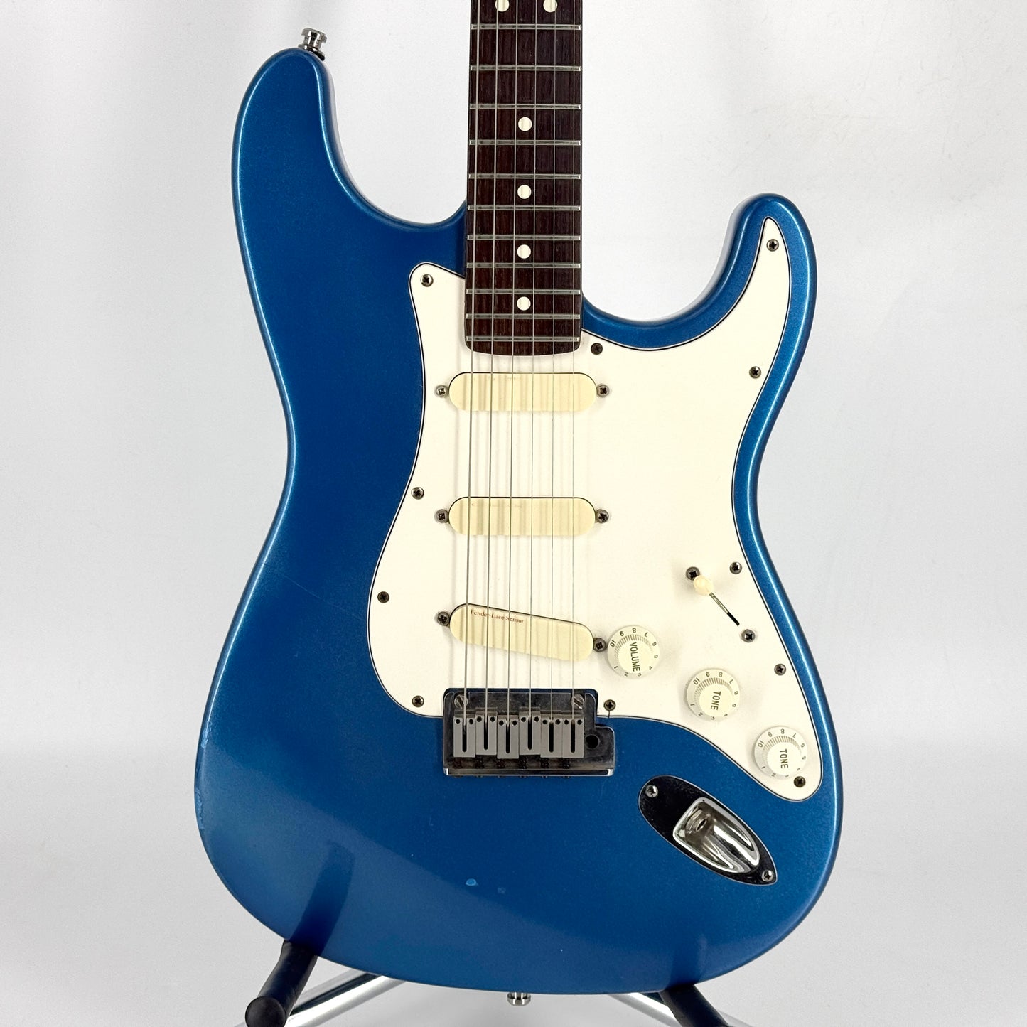1991 Fender Strat Plus Deluxe Stratocaster – Lake Placid Blue