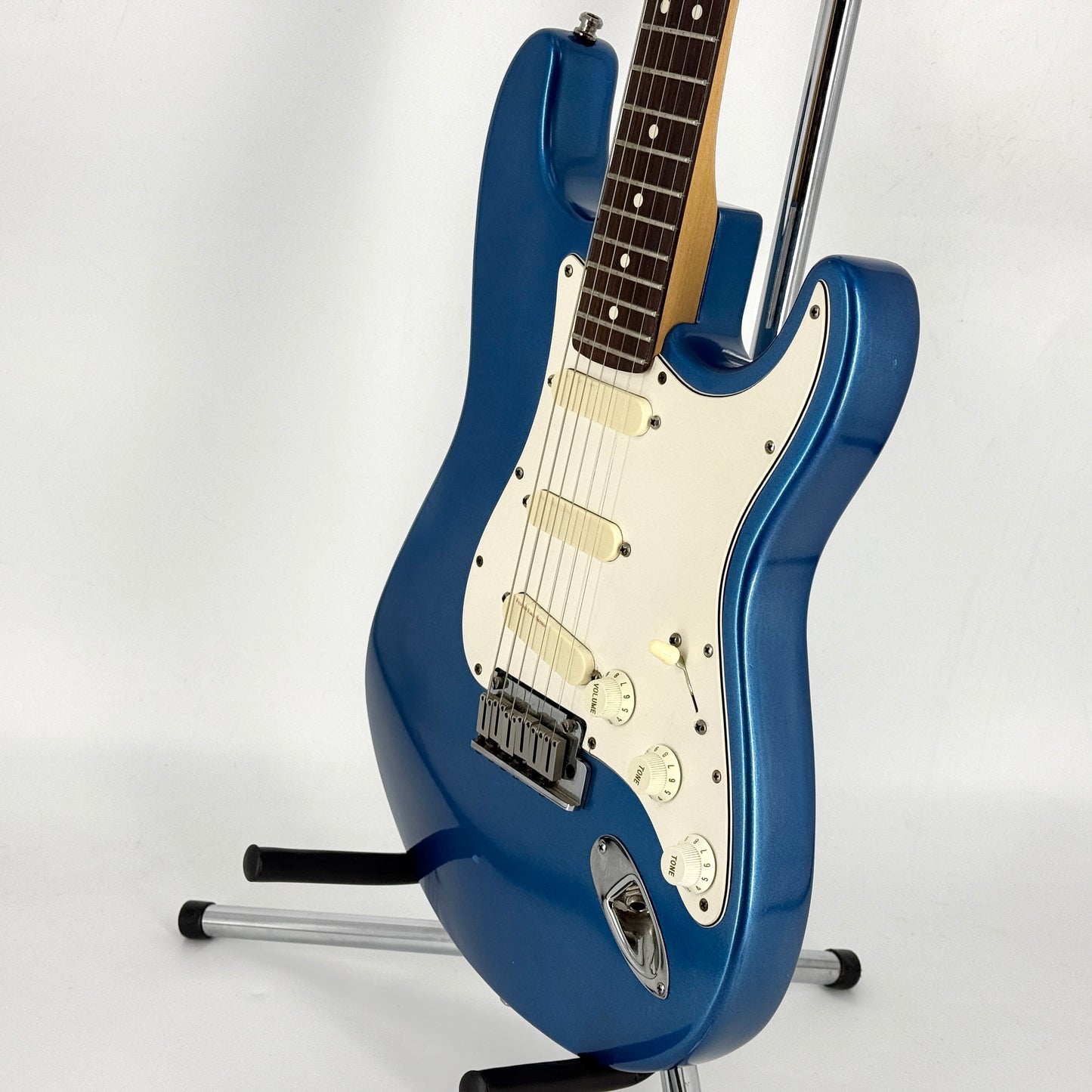 1991 Fender Strat Plus Deluxe Stratocaster – Lake Placid Blue
