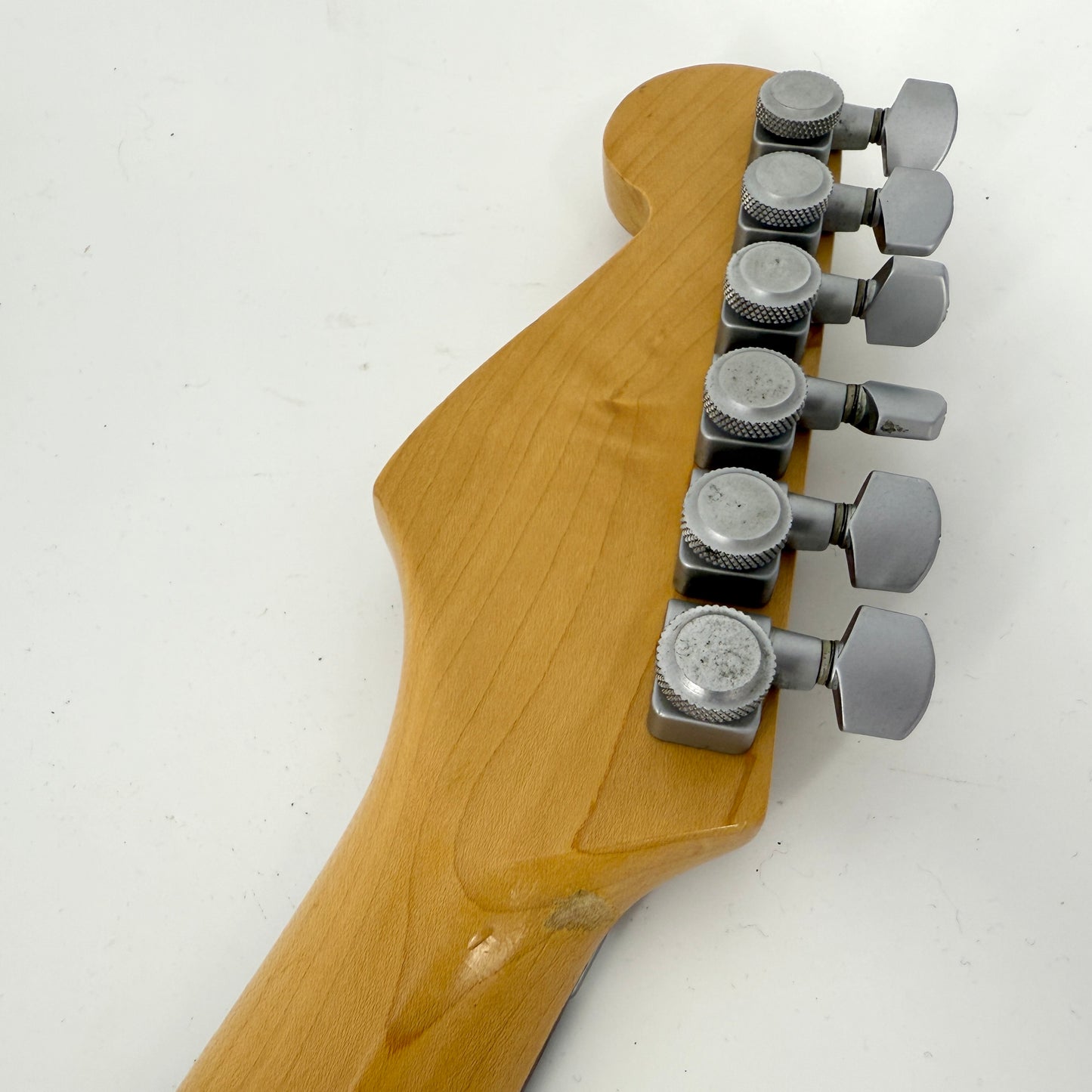 1991 Fender Strat Plus Deluxe Stratocaster – Lake Placid Blue