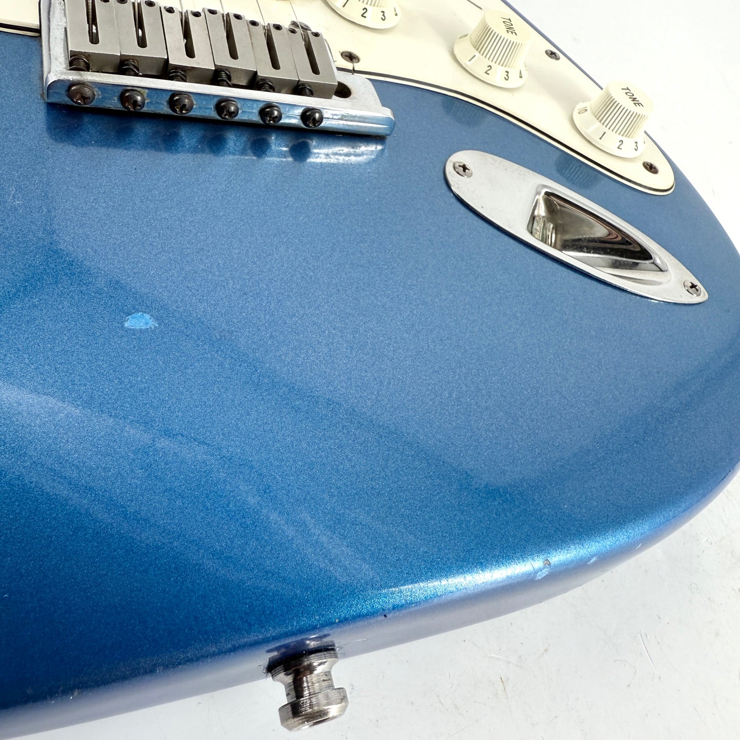 1991 Fender Strat Plus Deluxe Stratocaster – Lake Placid Blue