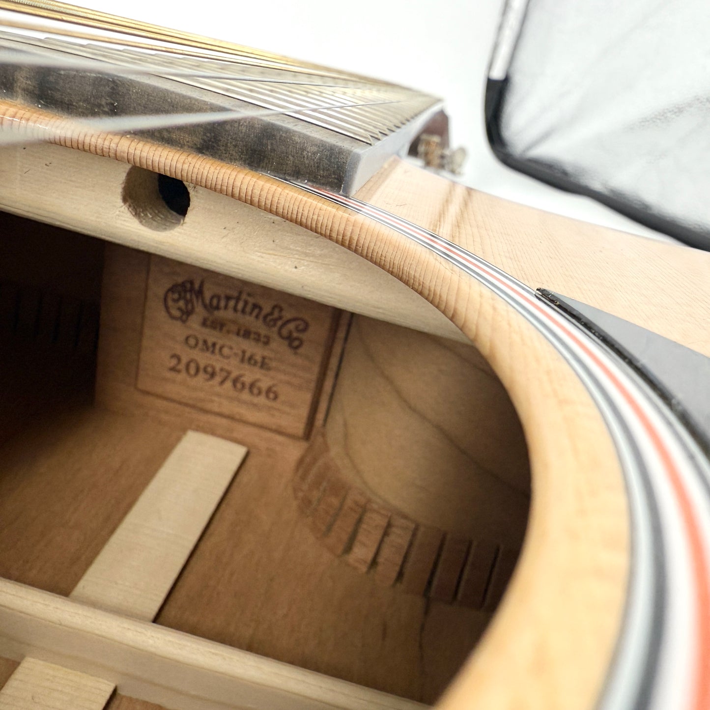 2021 Martin OMC-16E – Natural