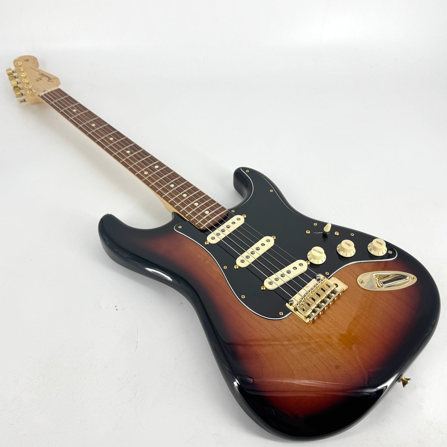 2021 Fender Limited Edition Player Stratocaster with Custom Shop Pickups - 3 Colour Sunburst