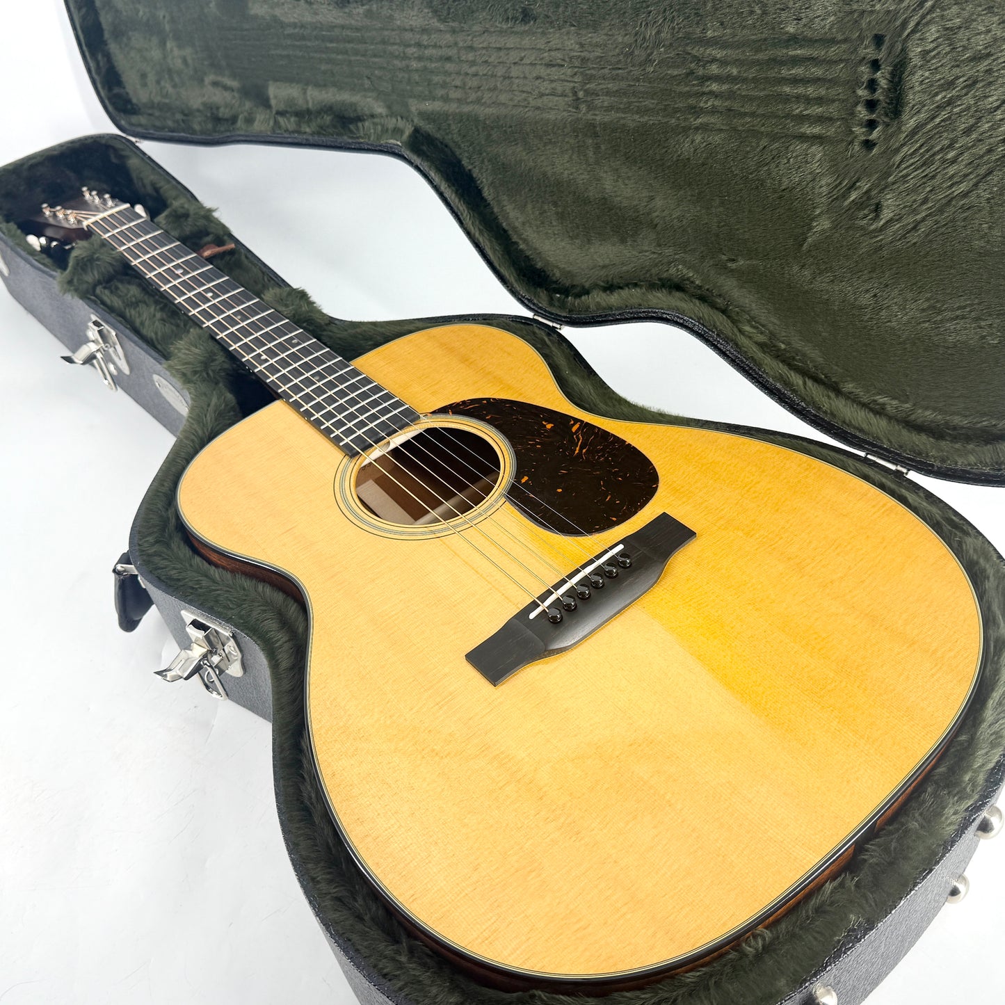 2022 Martin 00-18 - Natural