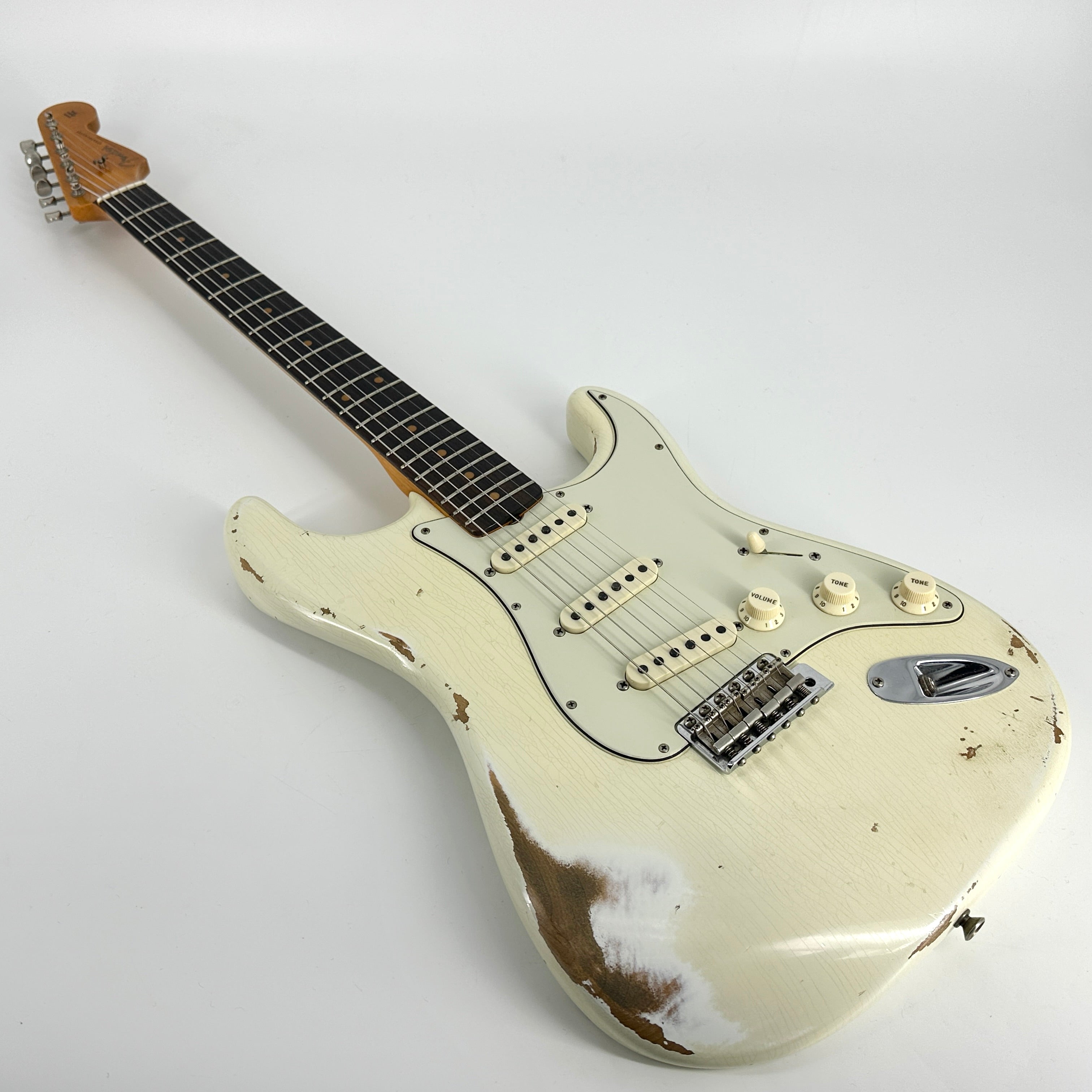 Relic shop white strat