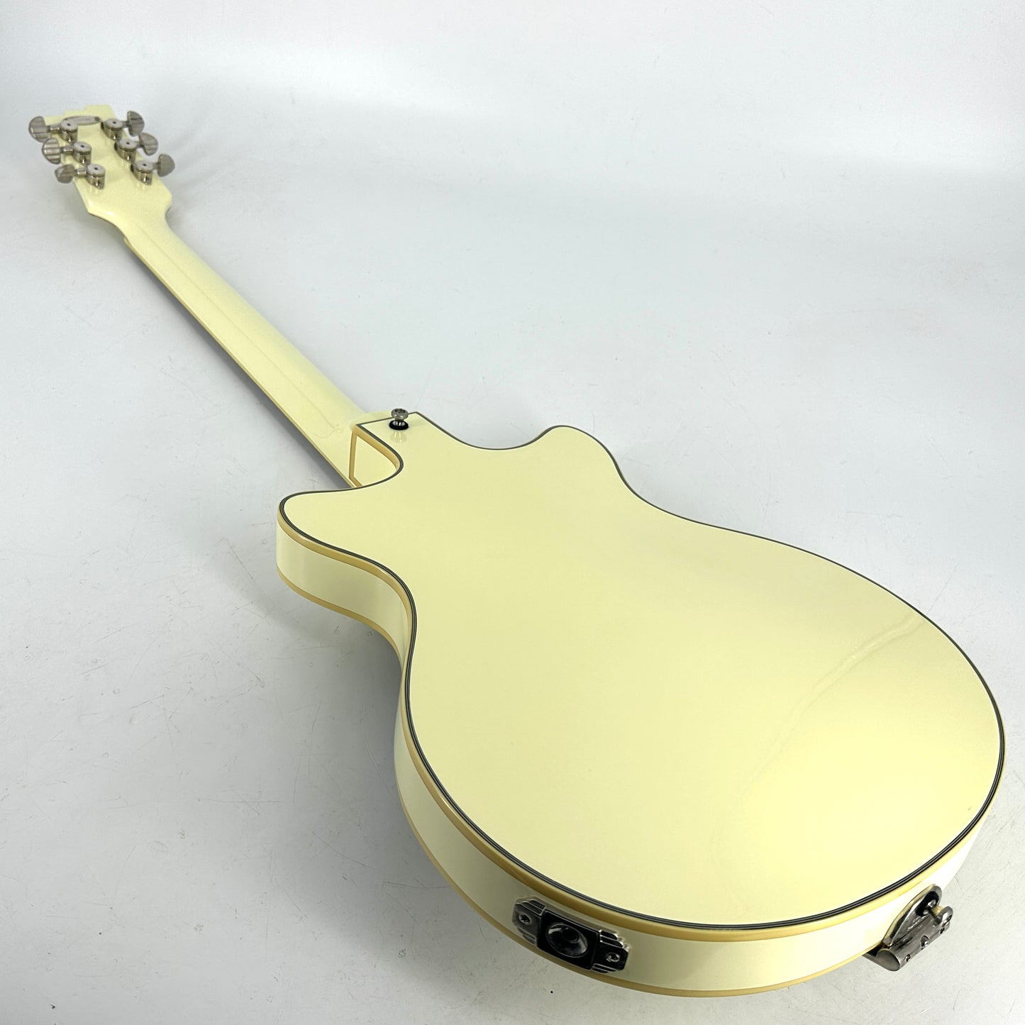 2018 Duesenberg Starplayer Fullerton TV - Vintage White