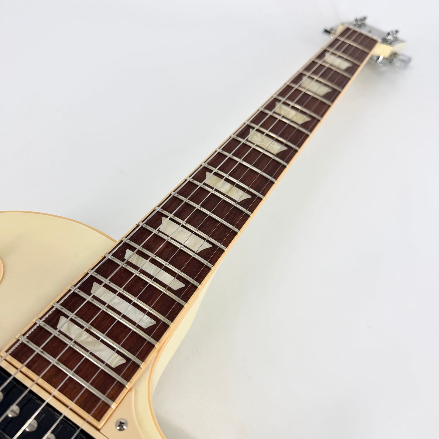 2012 Gibson Les Paul Signature T – Alpine White