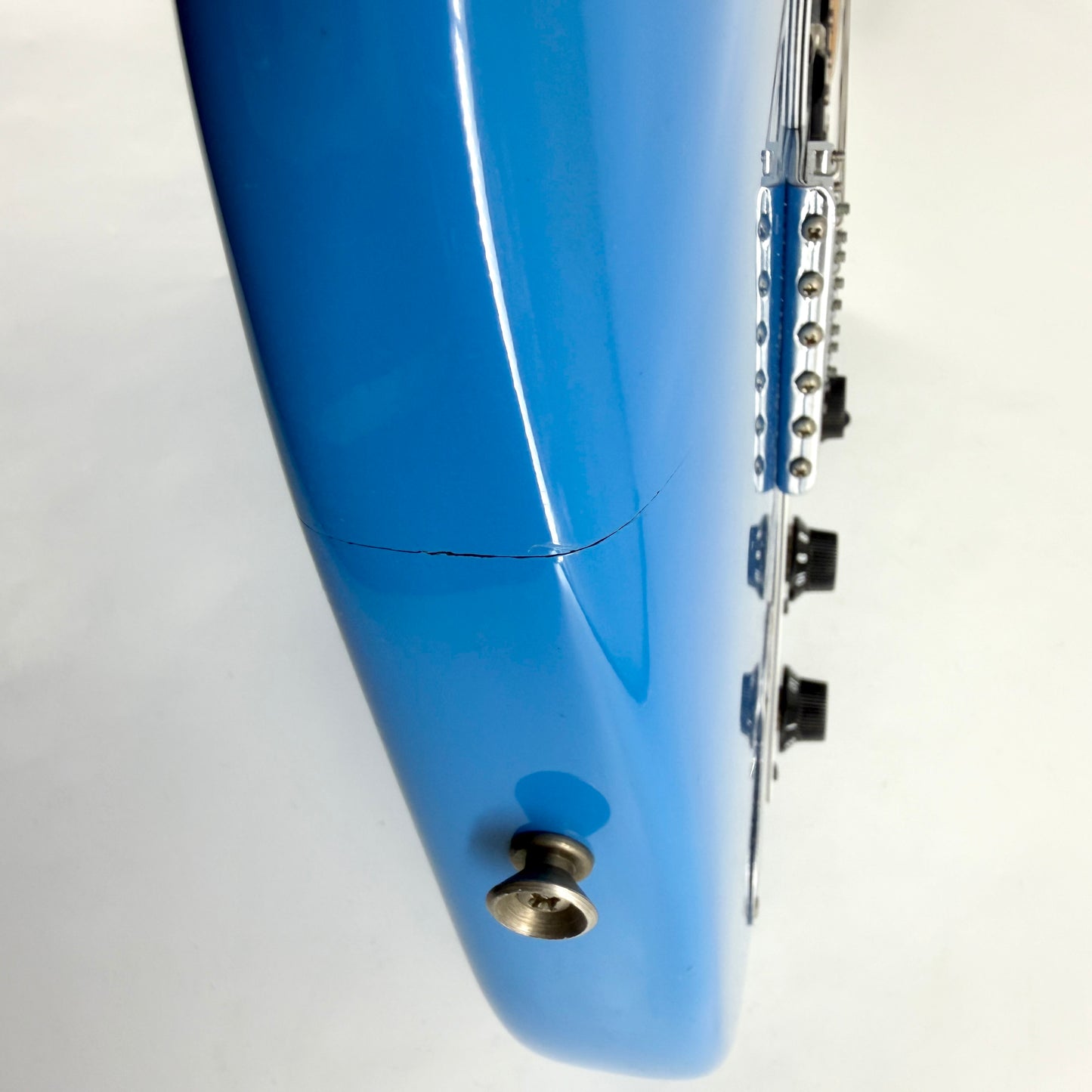 1981 Fender American International Series Hardtail Stratocaster – Maui Blue