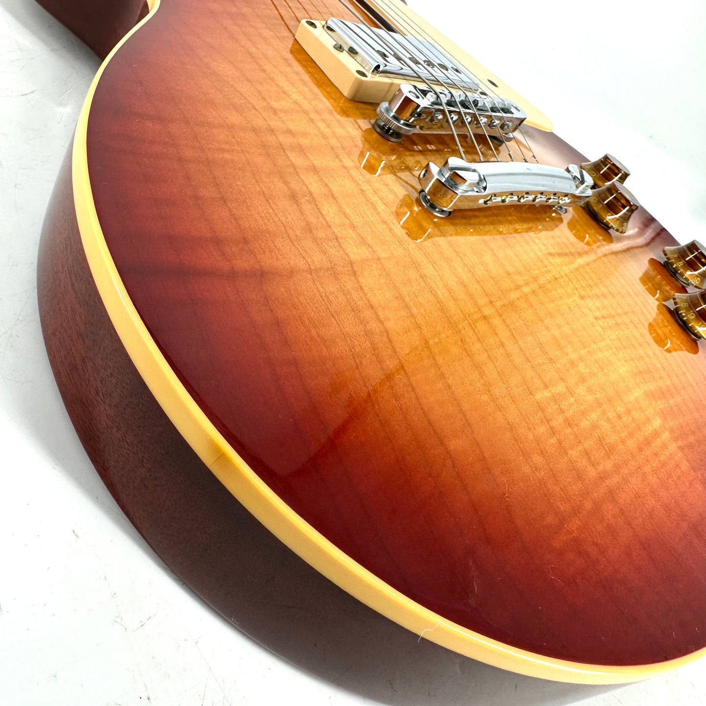 2008 Gibson Les Paul Standard Plus – Cherry Sunburst