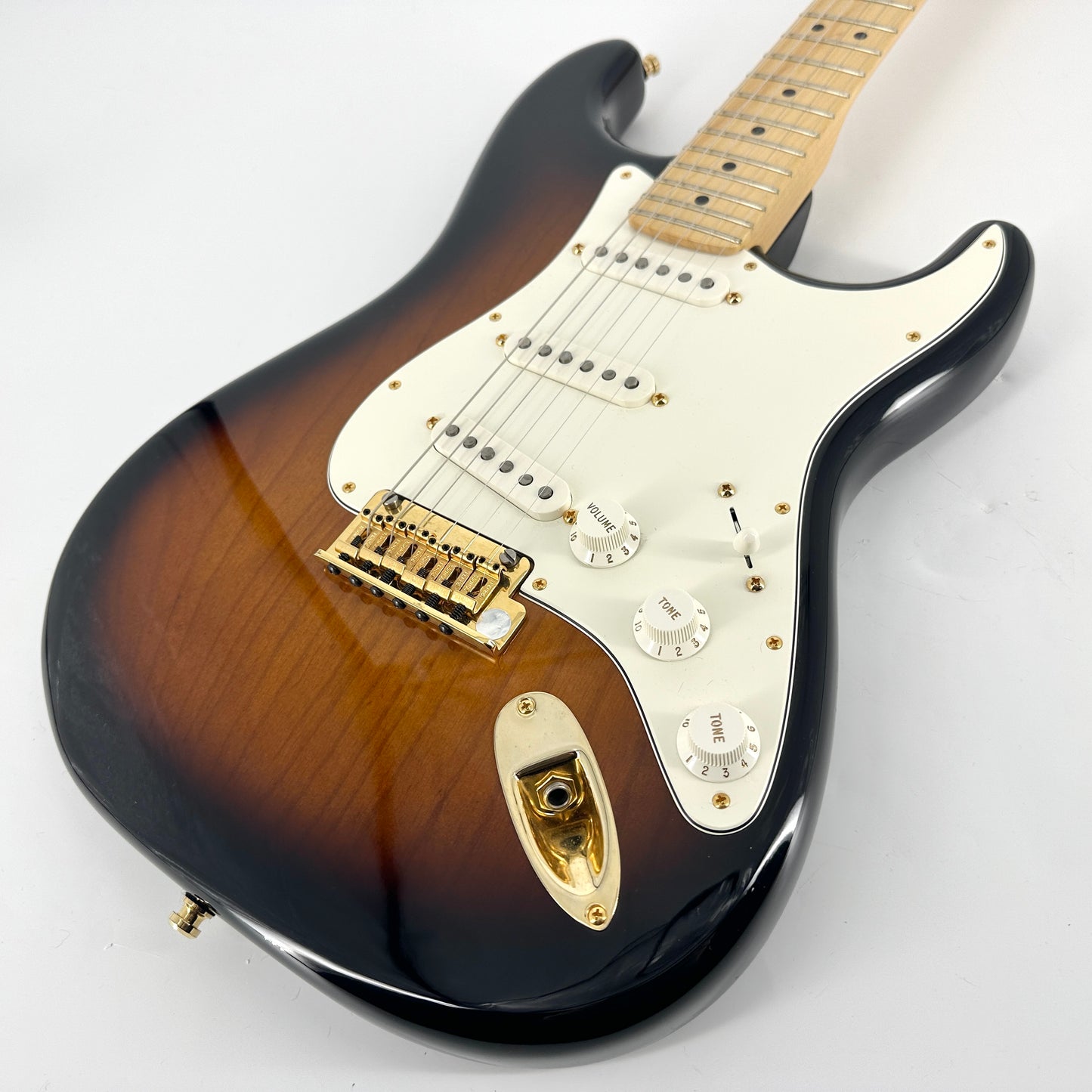2014 Fender 60th Anniversary Commemorative American Stratocaster –  2 Tone Sunburst