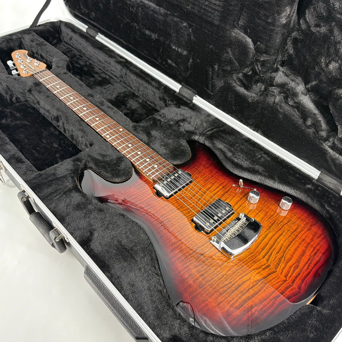 2020 Ernie Ball Music Man Sabre - Bougie Burst