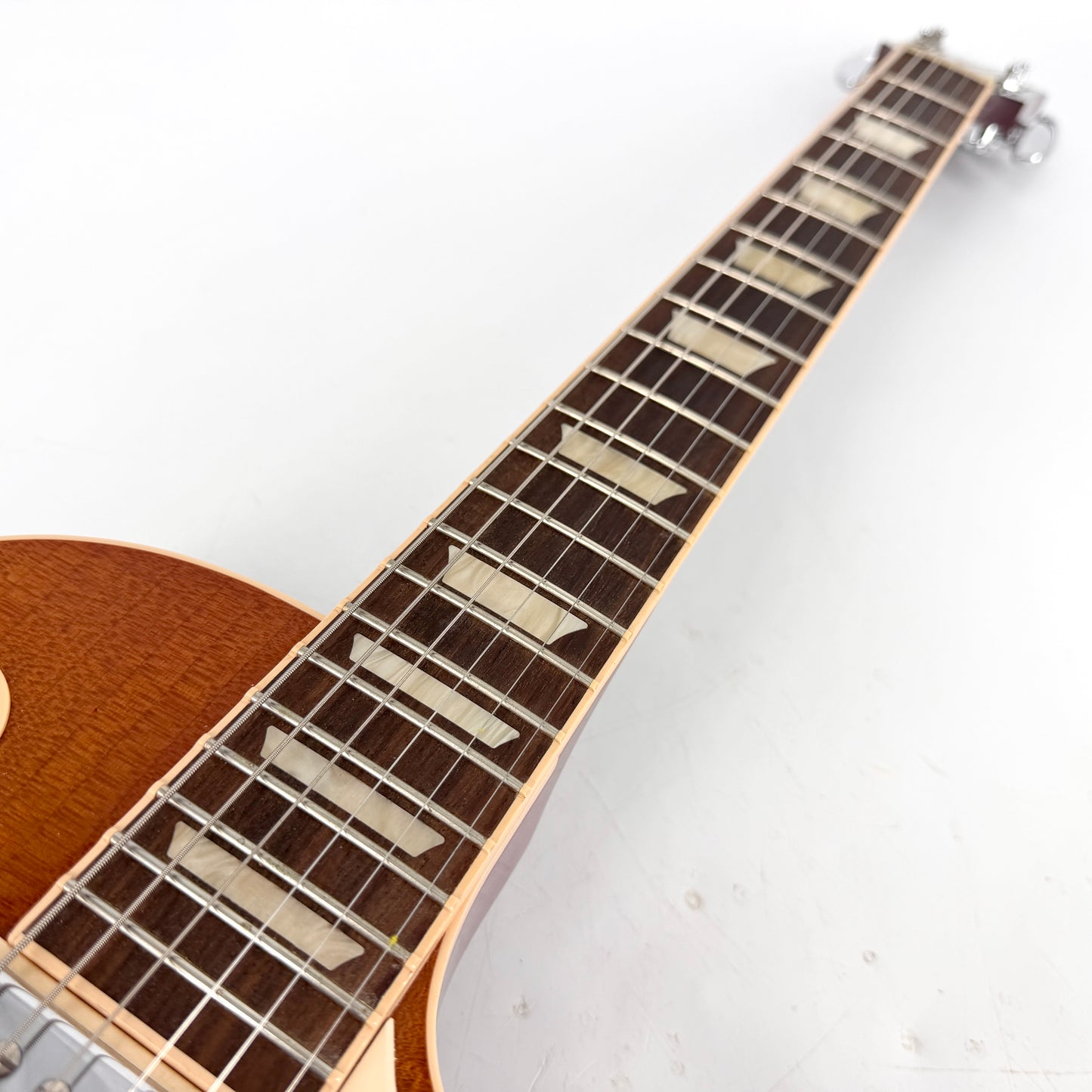 2016 Gibson Les Paul Standard Plus – Light Burst