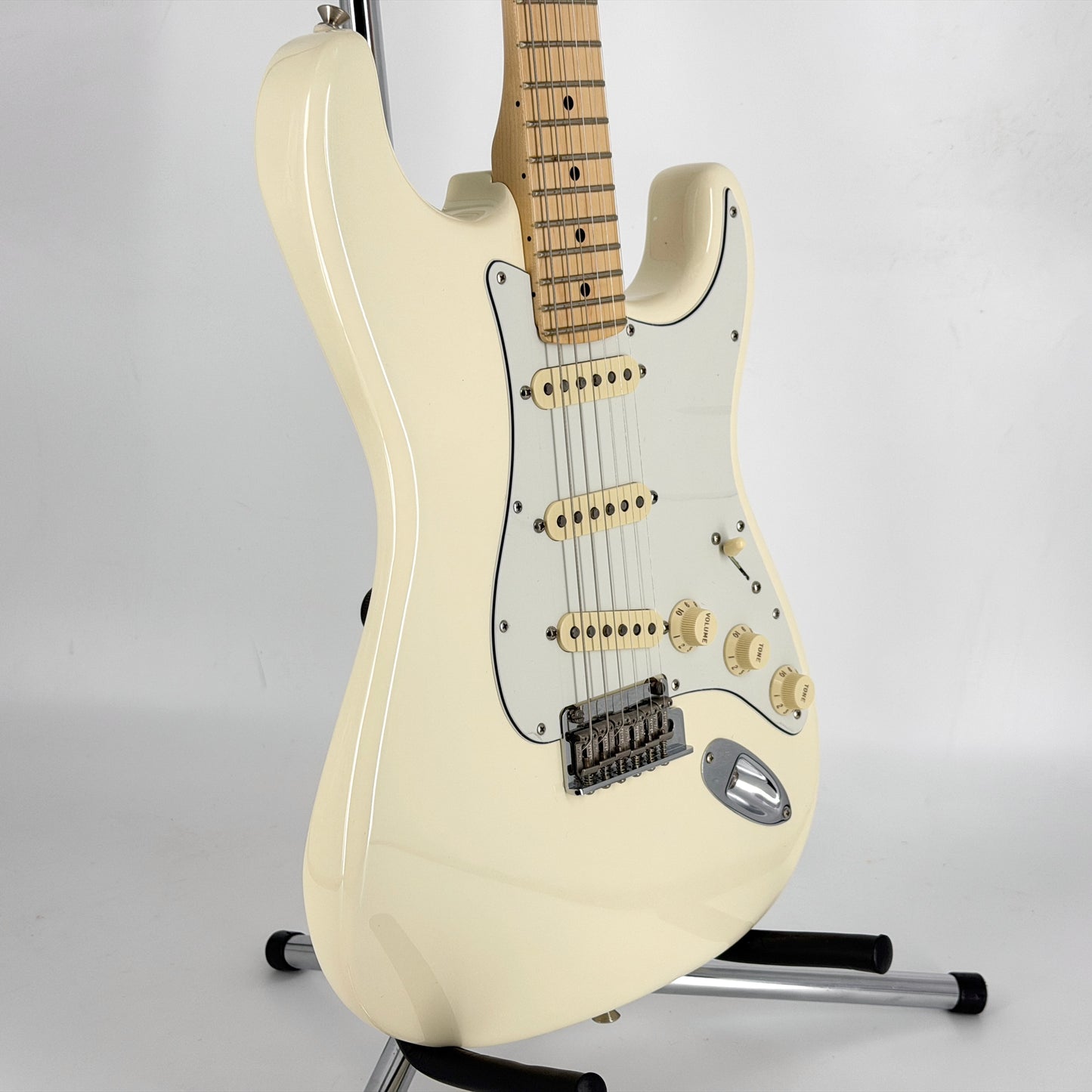 2020 Fender American Professional Stratocaster - Olympic White