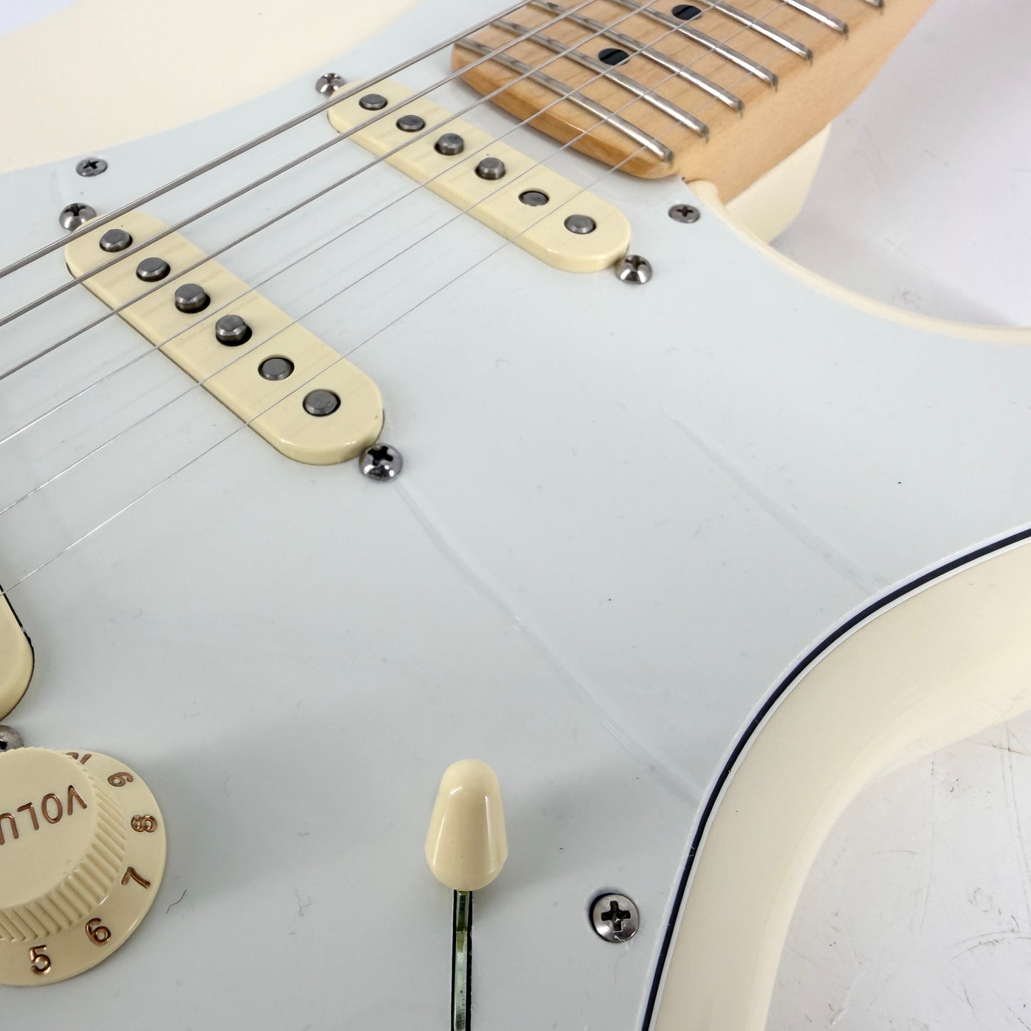 2020 Fender American Professional Stratocaster - Olympic White