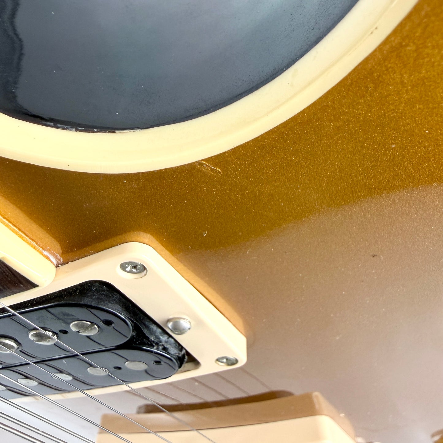 2022 Gibson Slash Victoria Les Paul Standard – Gold Top