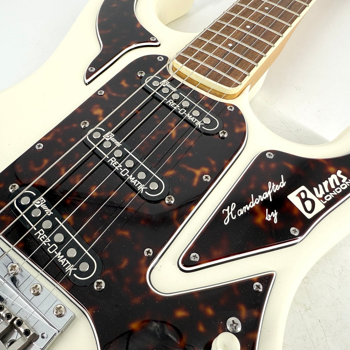 2004 Burns 40th Anniversary Hank Marvin 'The Marvin' Signature - White