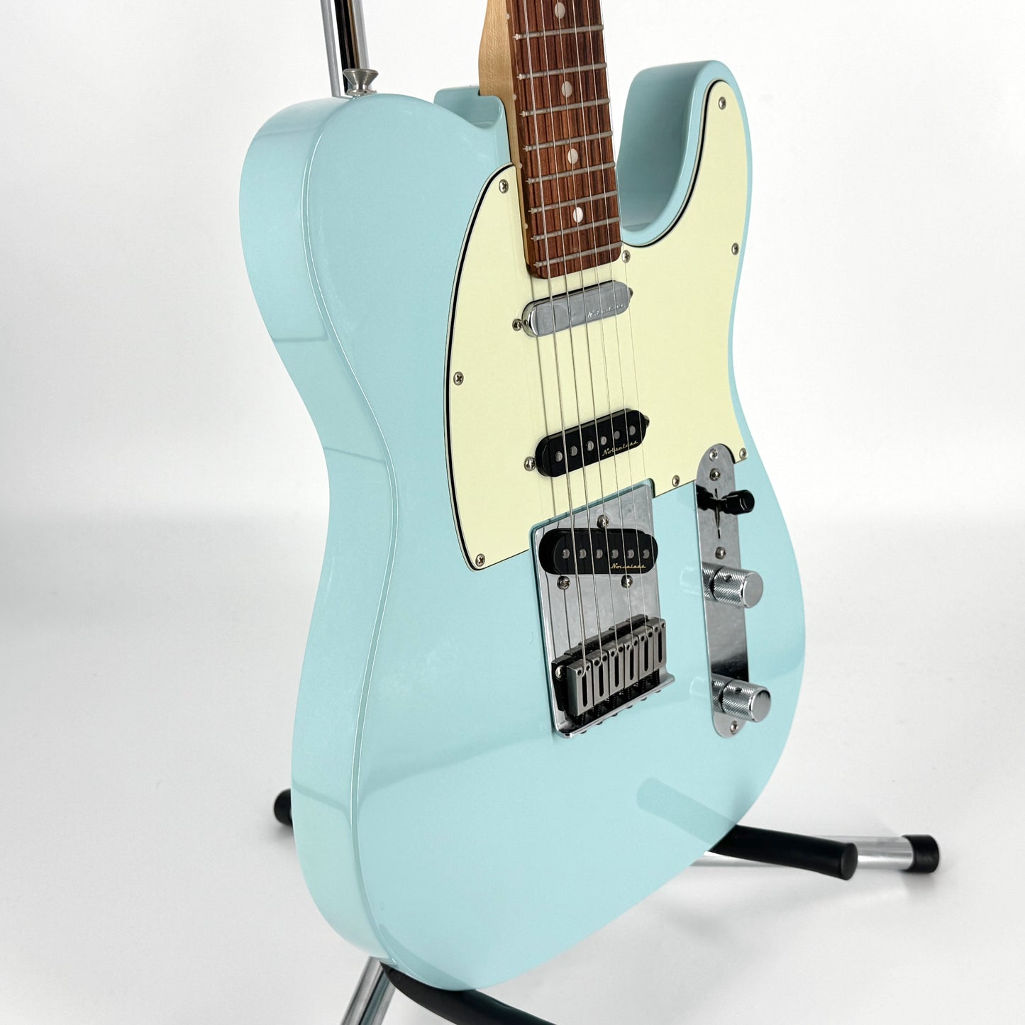 2017 Fender Deluxe Nashville Telecaster – Daphne Blue