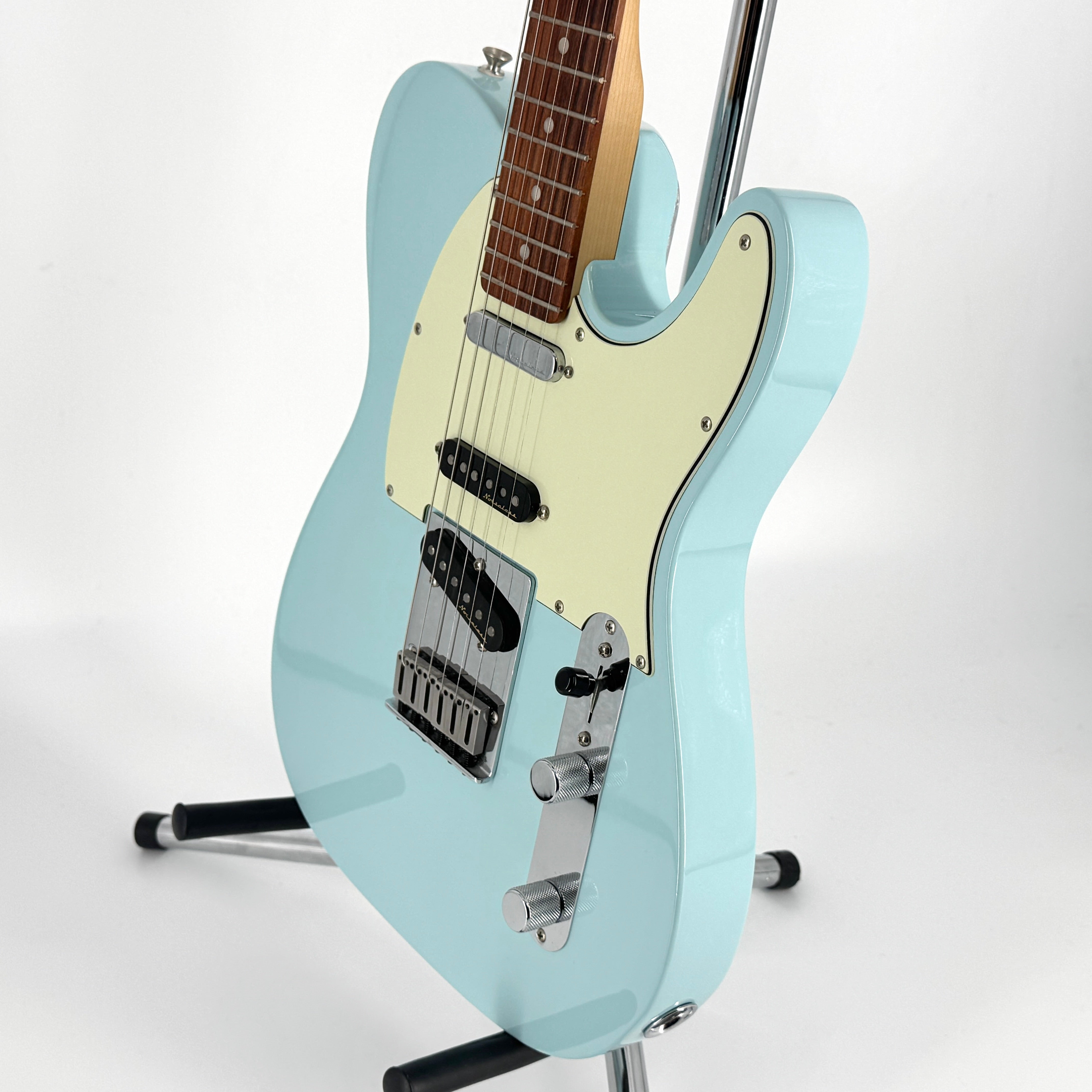 Fender テレキャスター 2017 Fender Deluxe Nashville Telecaster – Daphne Blue – Jordan Guitars
