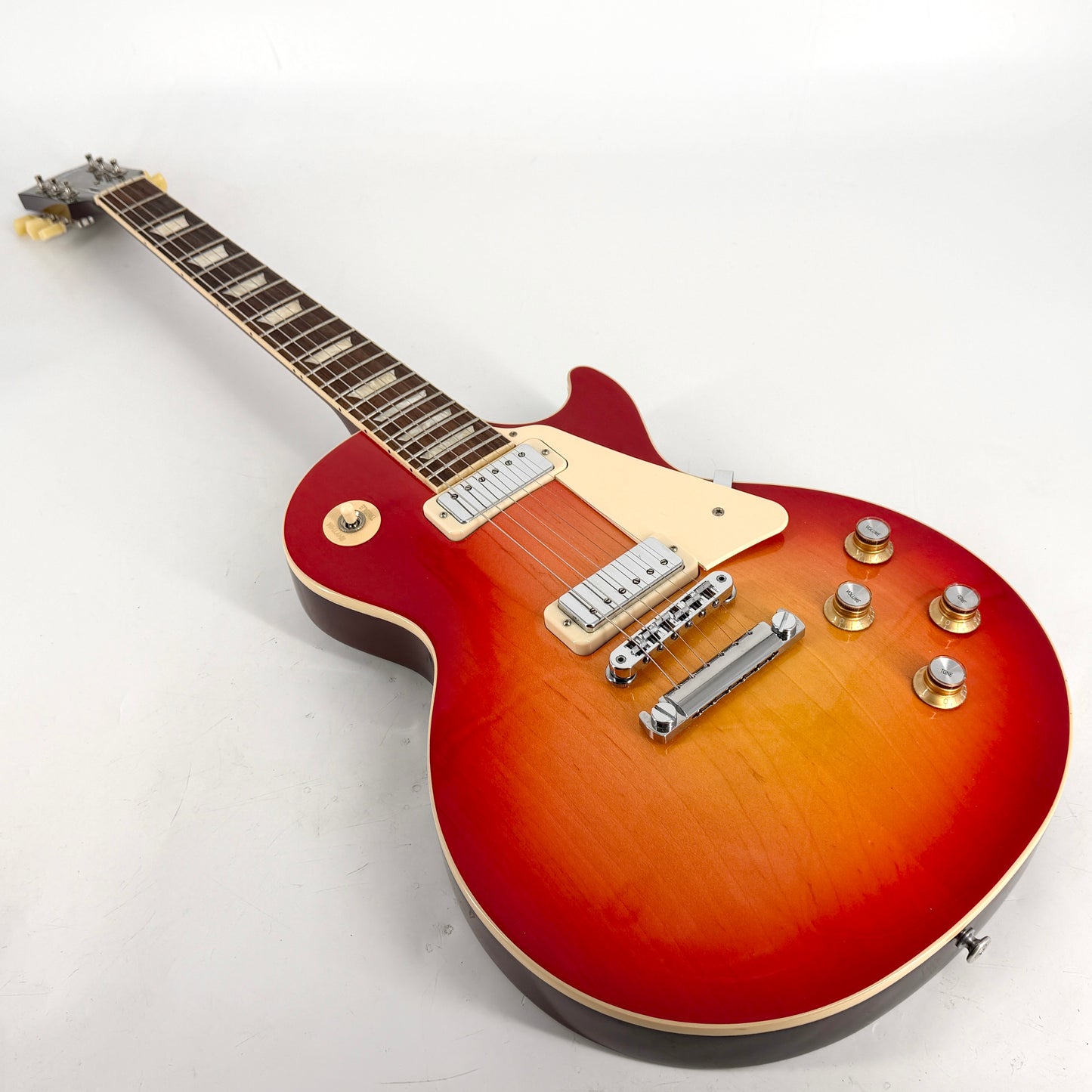 2022 Gibson Les Paul 70s Deluxe – Cherry Sunburst