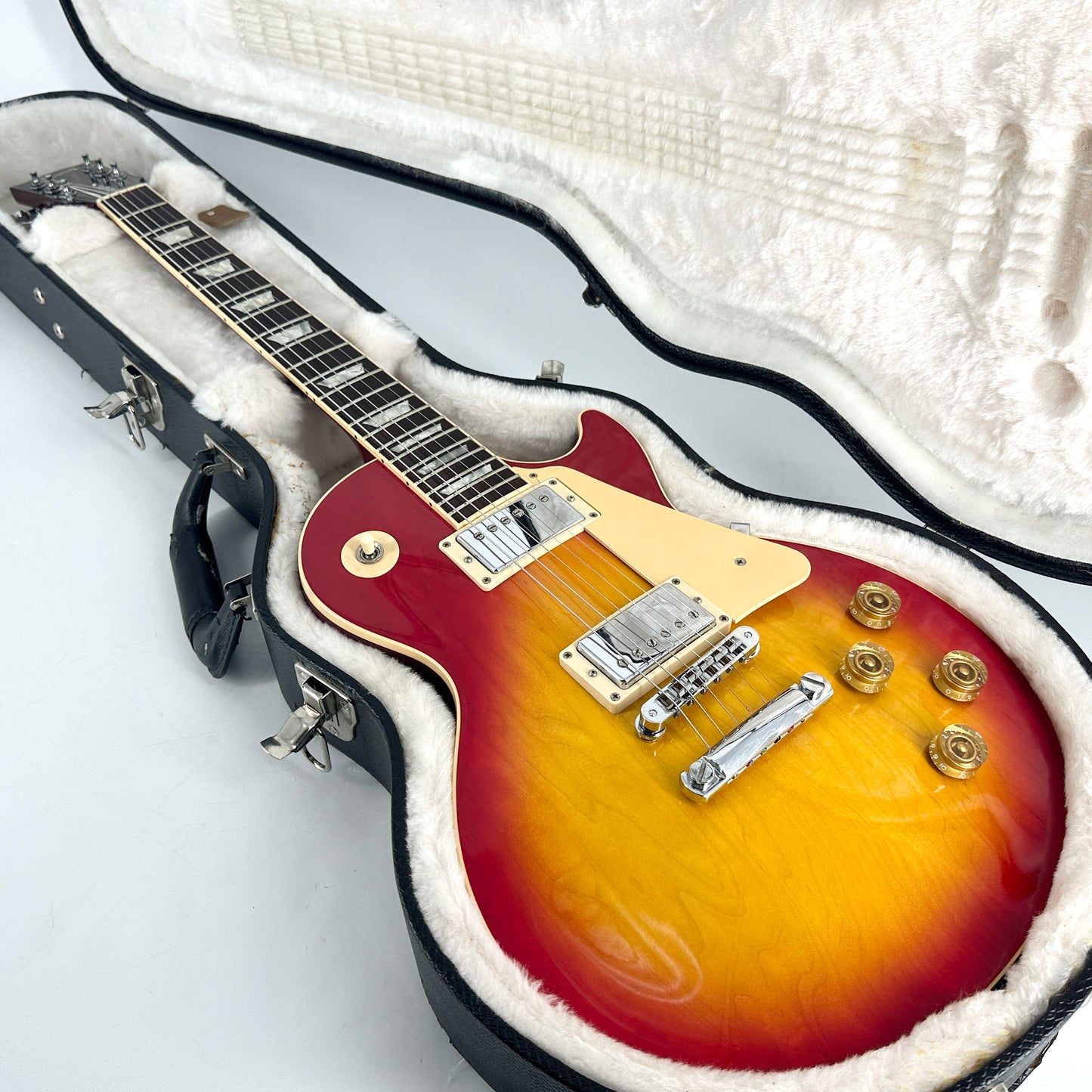 2000 Gibson Les Paul Standard – Cherry Sunburst