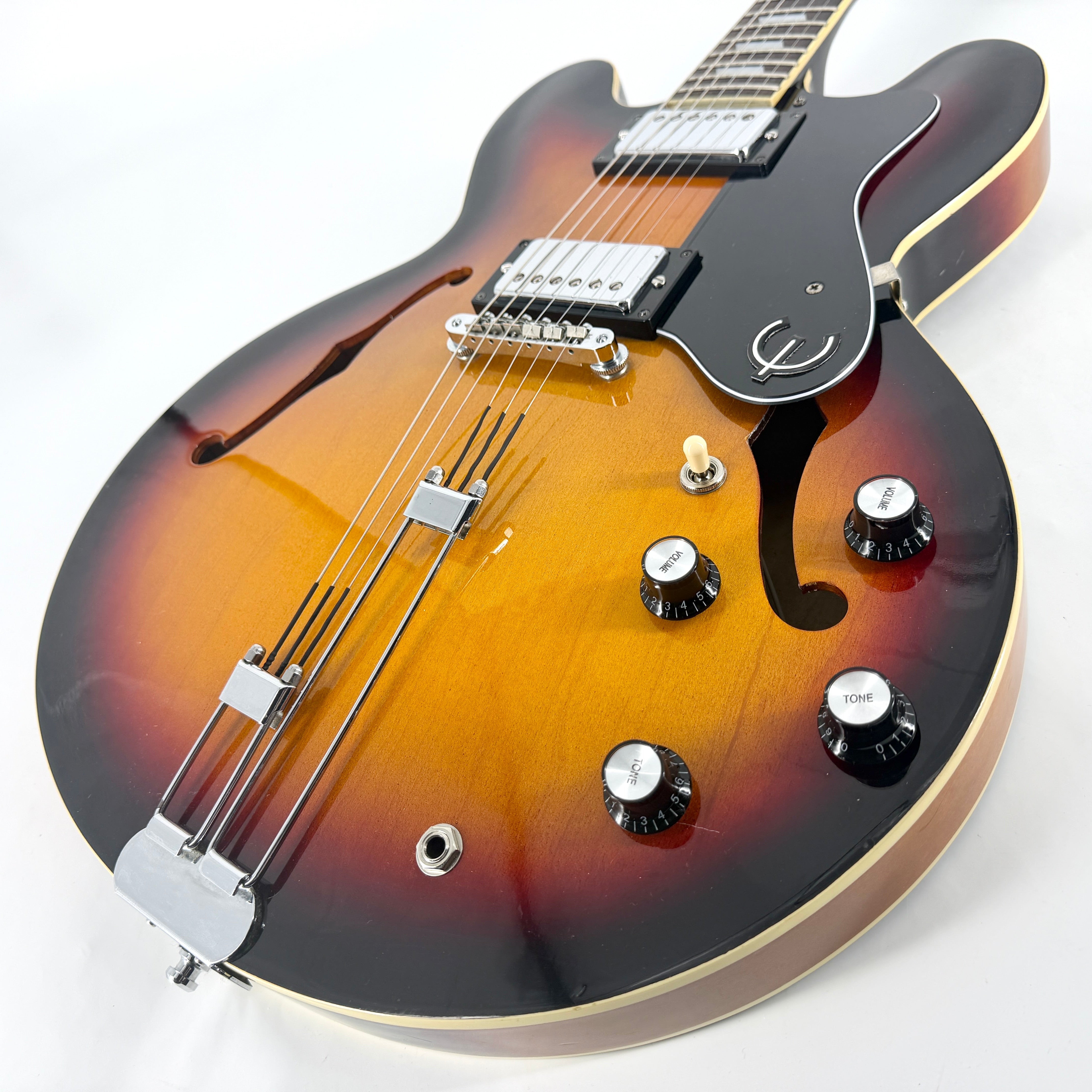 ギター epiphone riviera YEC 300px-RivieraJDM-CH.jpg