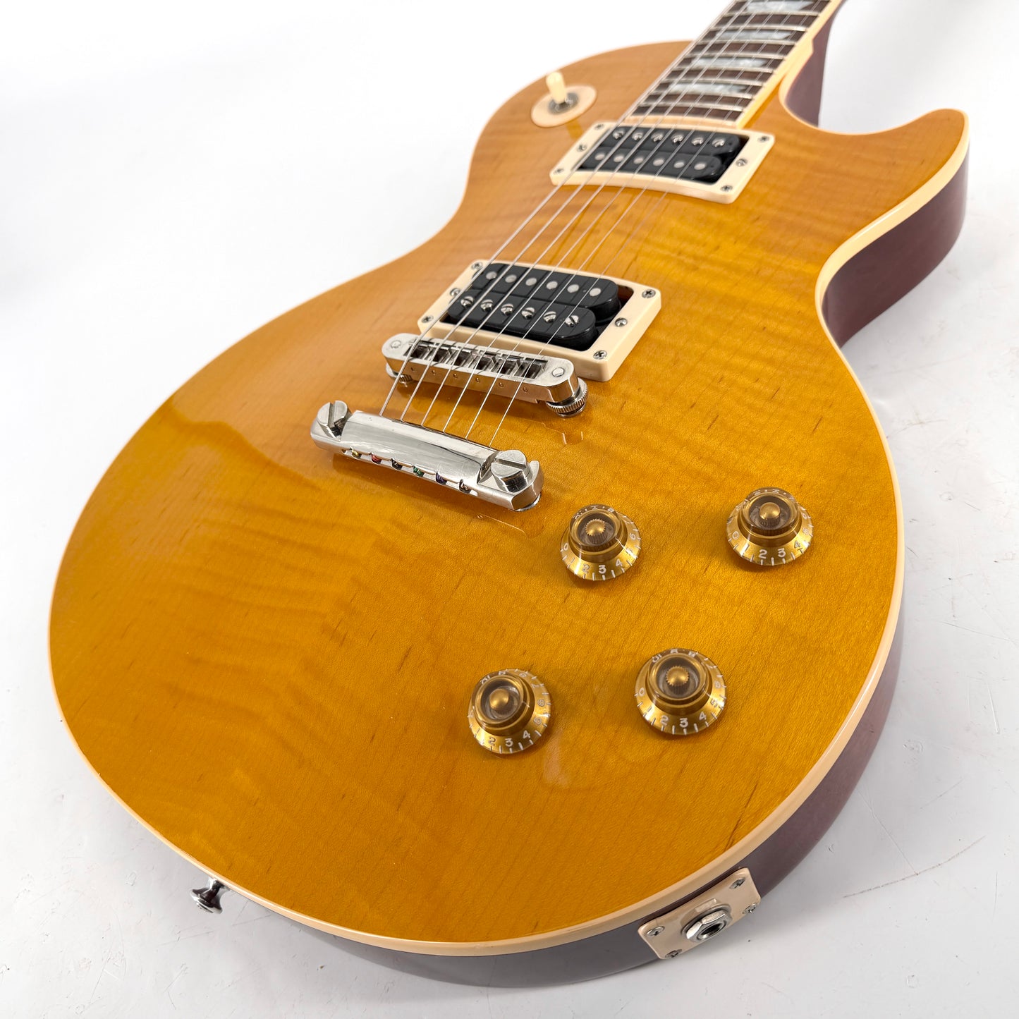 2002 Gibson Les Paul Standard – Amber