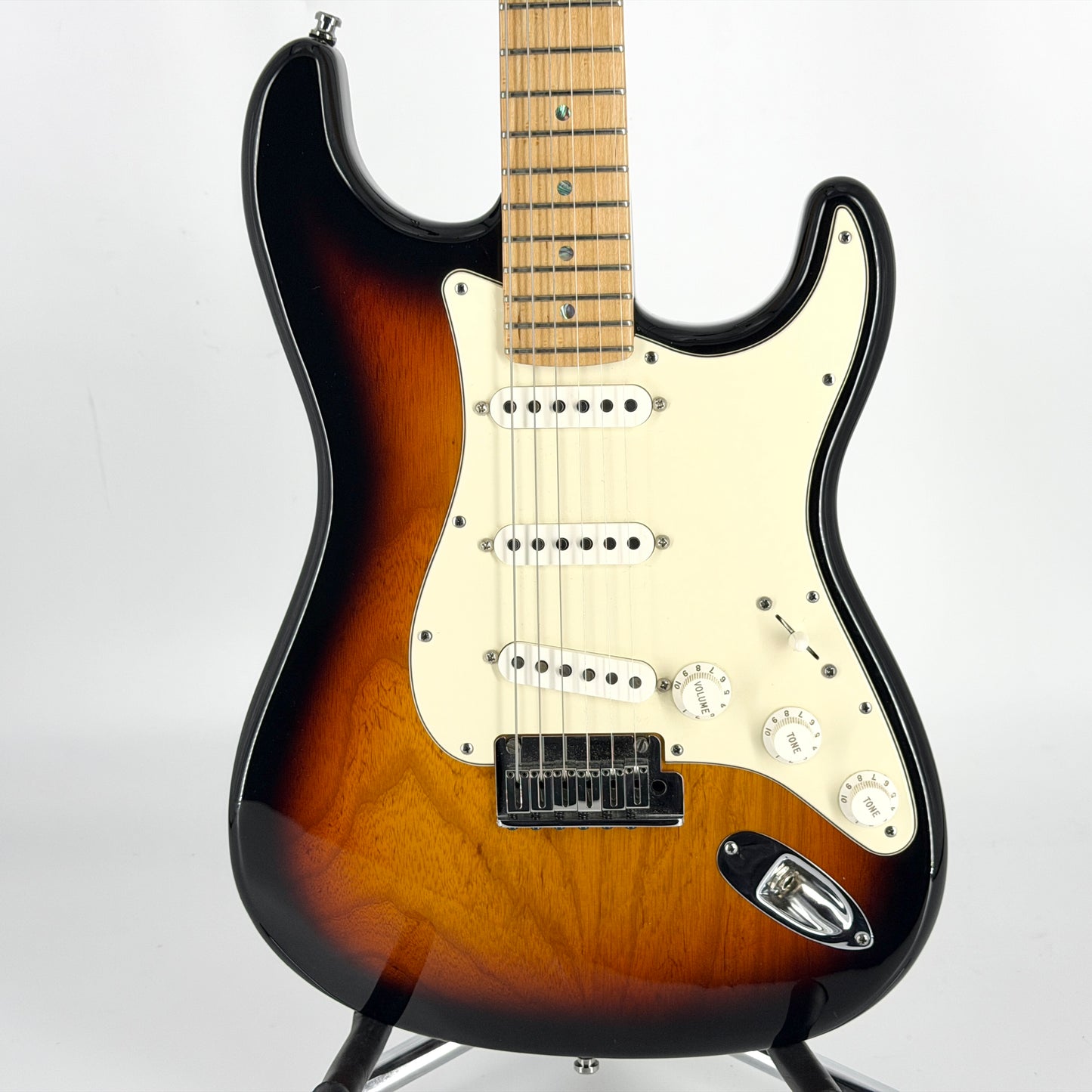 2011 Fender Custom Shop Custom Deluxe Stratocaster - Sunburst