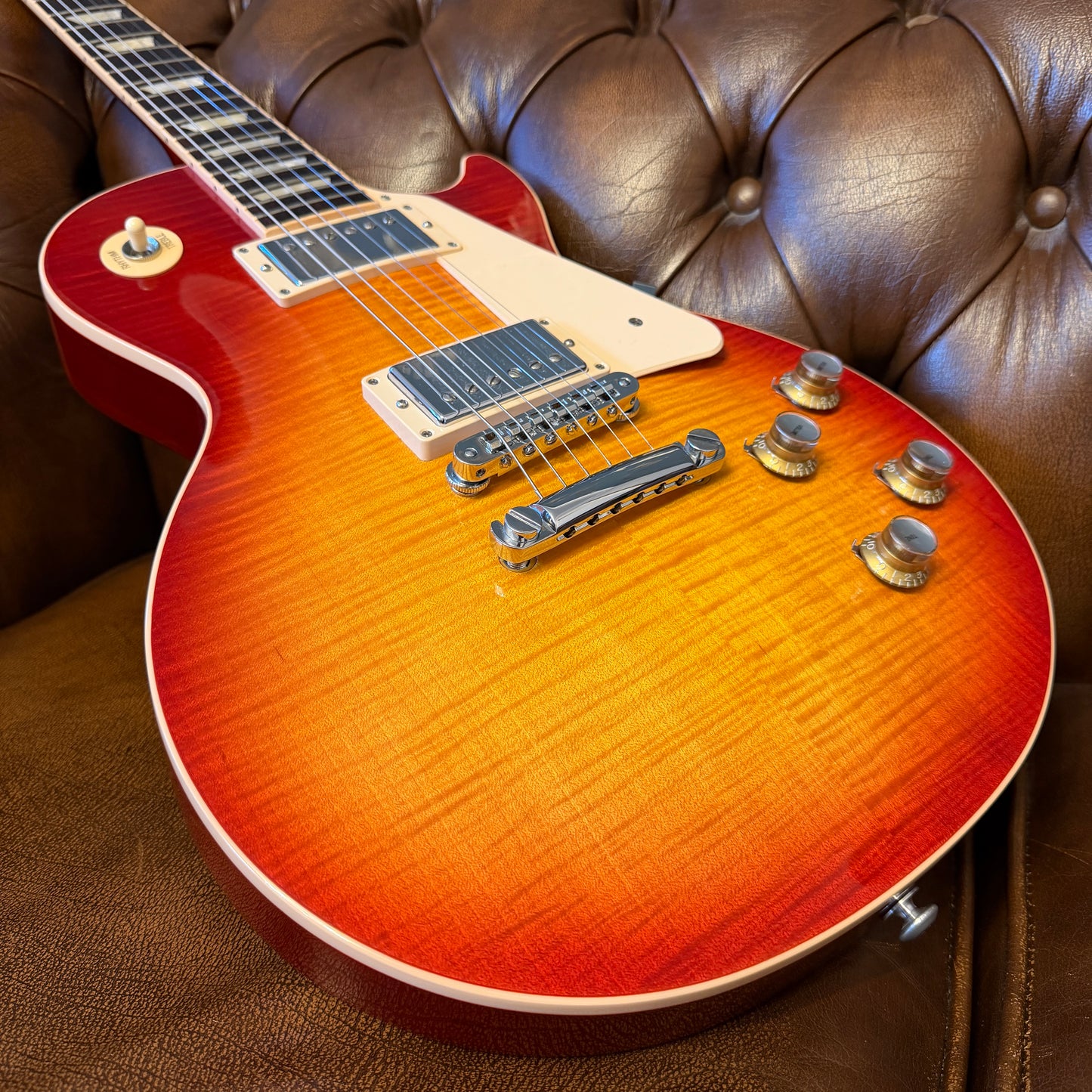 2016 Gibson Les Paul Standard – Cherry Sunburst