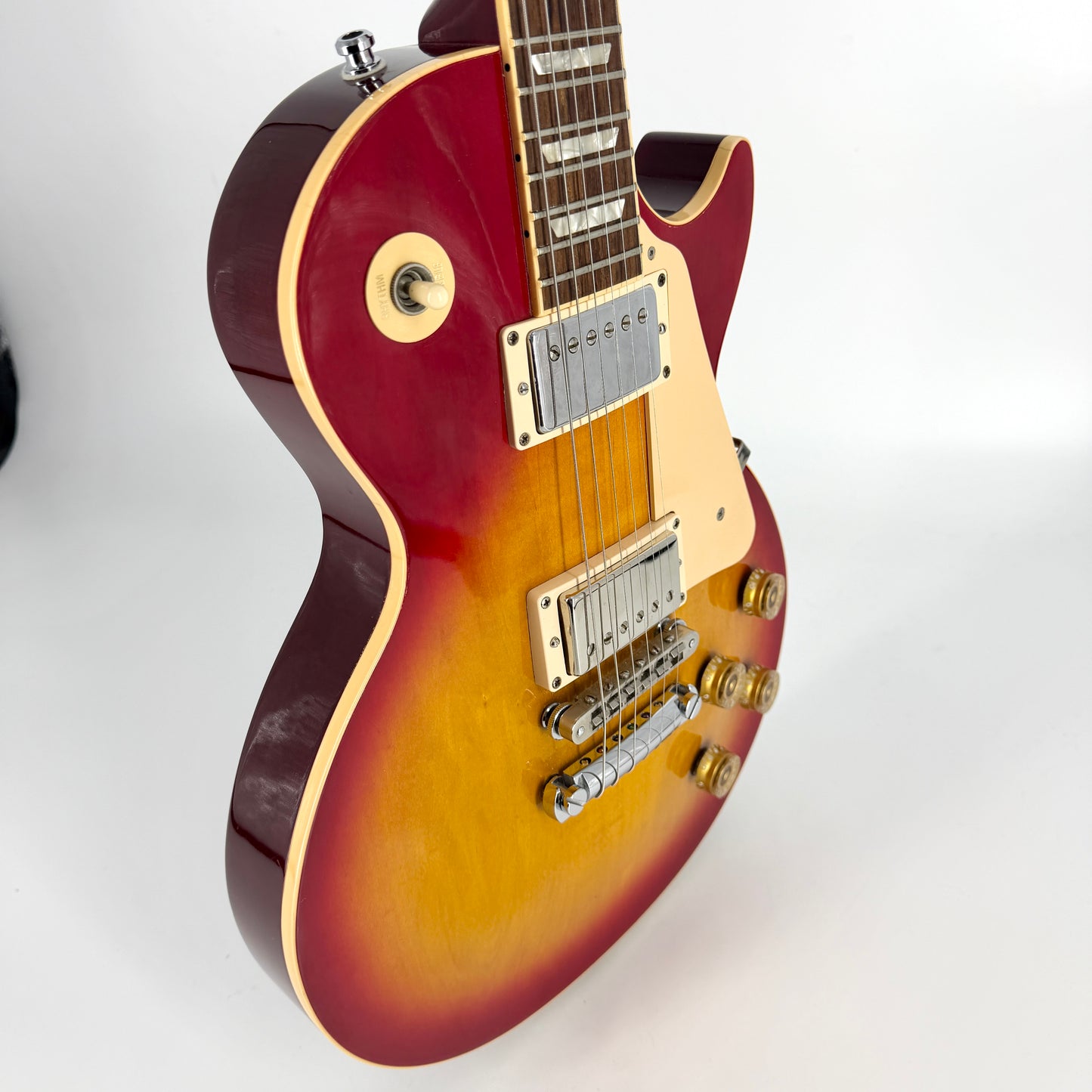 1995 Gibson Les Paul Standard – Cherry Sunburst