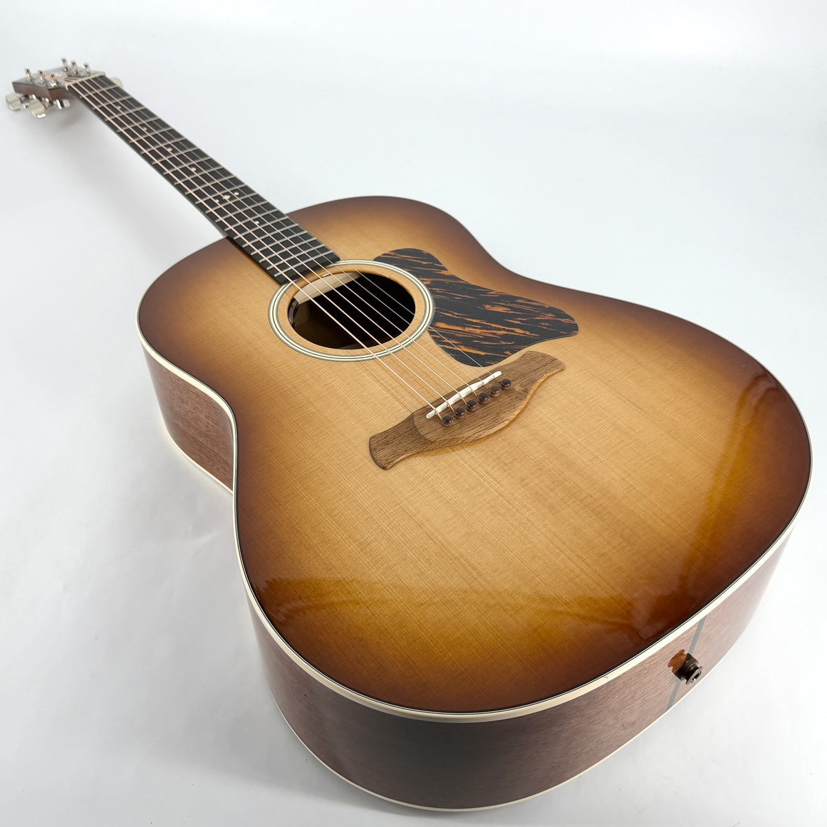 2025 Taylor 517e Grand Pacific Gold Label - Sunburst