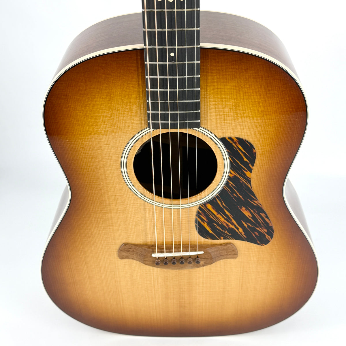 2025 Taylor 517e Grand Pacific Gold Label - Sunburst