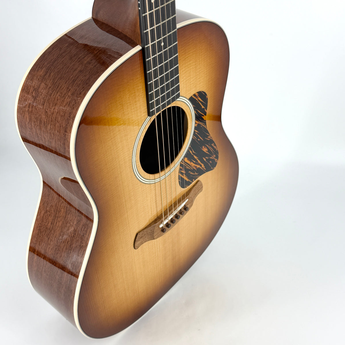 2025 Taylor 517e Grand Pacific Gold Label - Sunburst