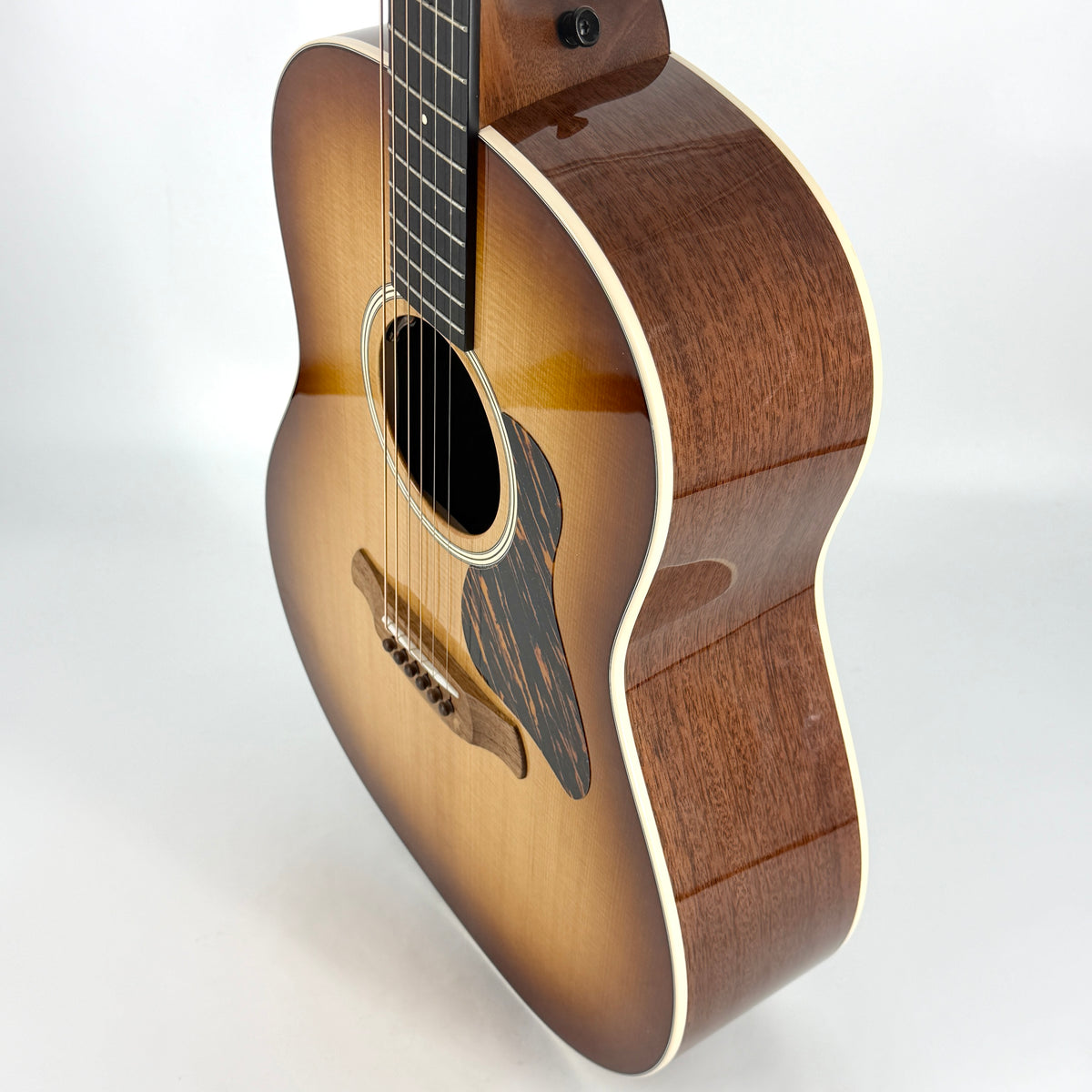 2025 Taylor 517e Grand Pacific Gold Label - Sunburst
